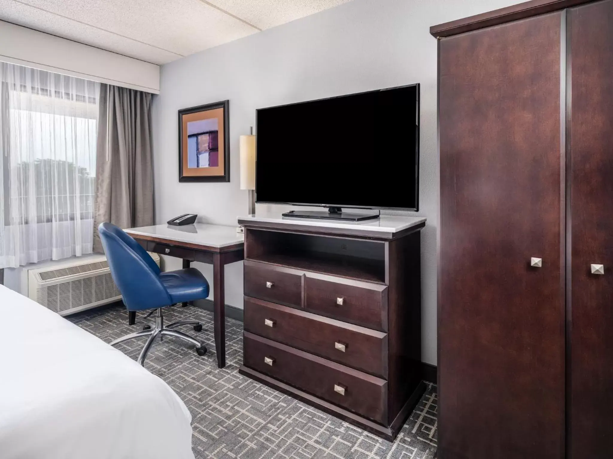 Photo of the whole room, TV/Entertainment Center in Crowne Plaza Milwaukee South, an IHG Hotel