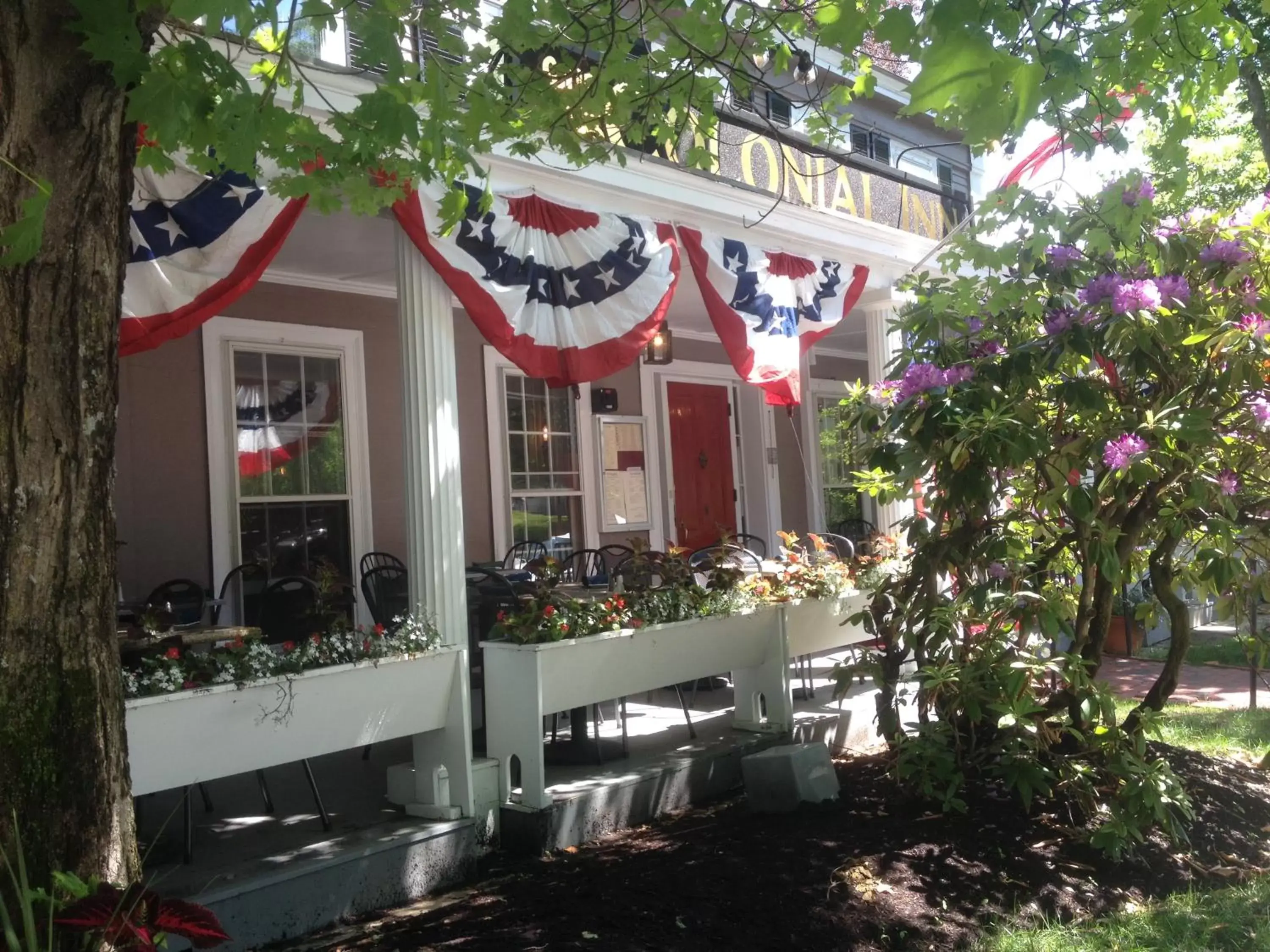 Property building, Restaurant/Places to Eat in Concord's Colonial Inn