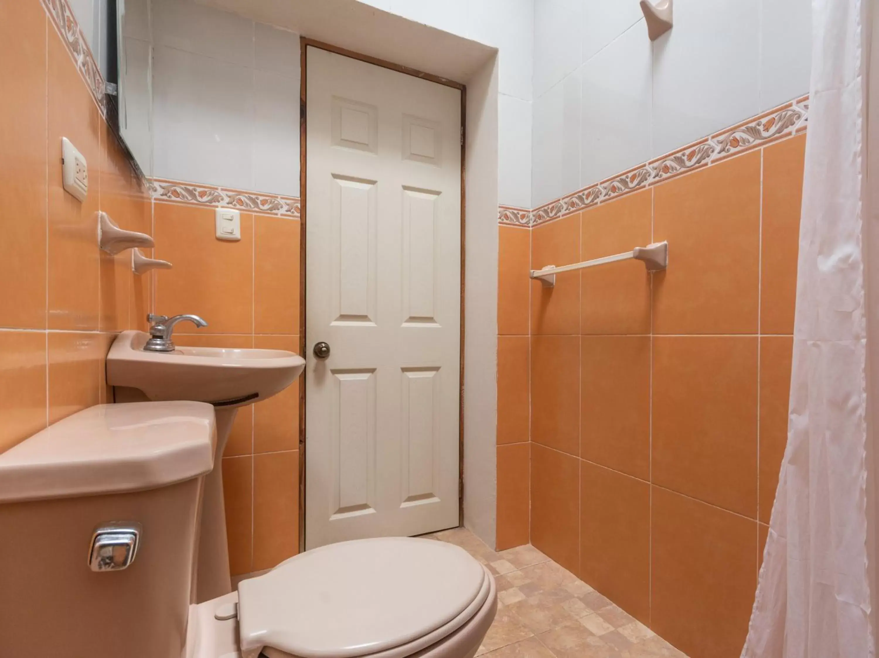 Toilet, Bathroom in Rancho Hotel El Carmen