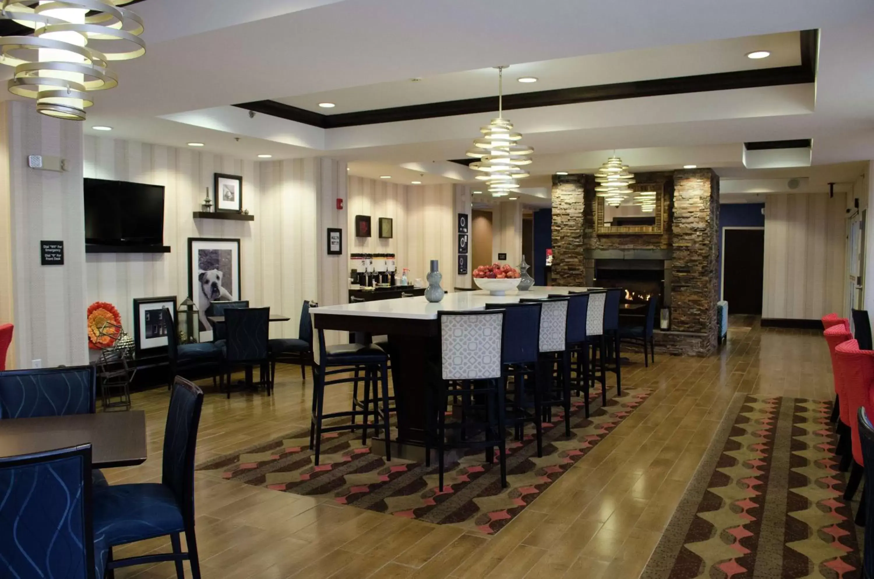 Lobby or reception, Lounge/Bar in Hampton Inn Thomson