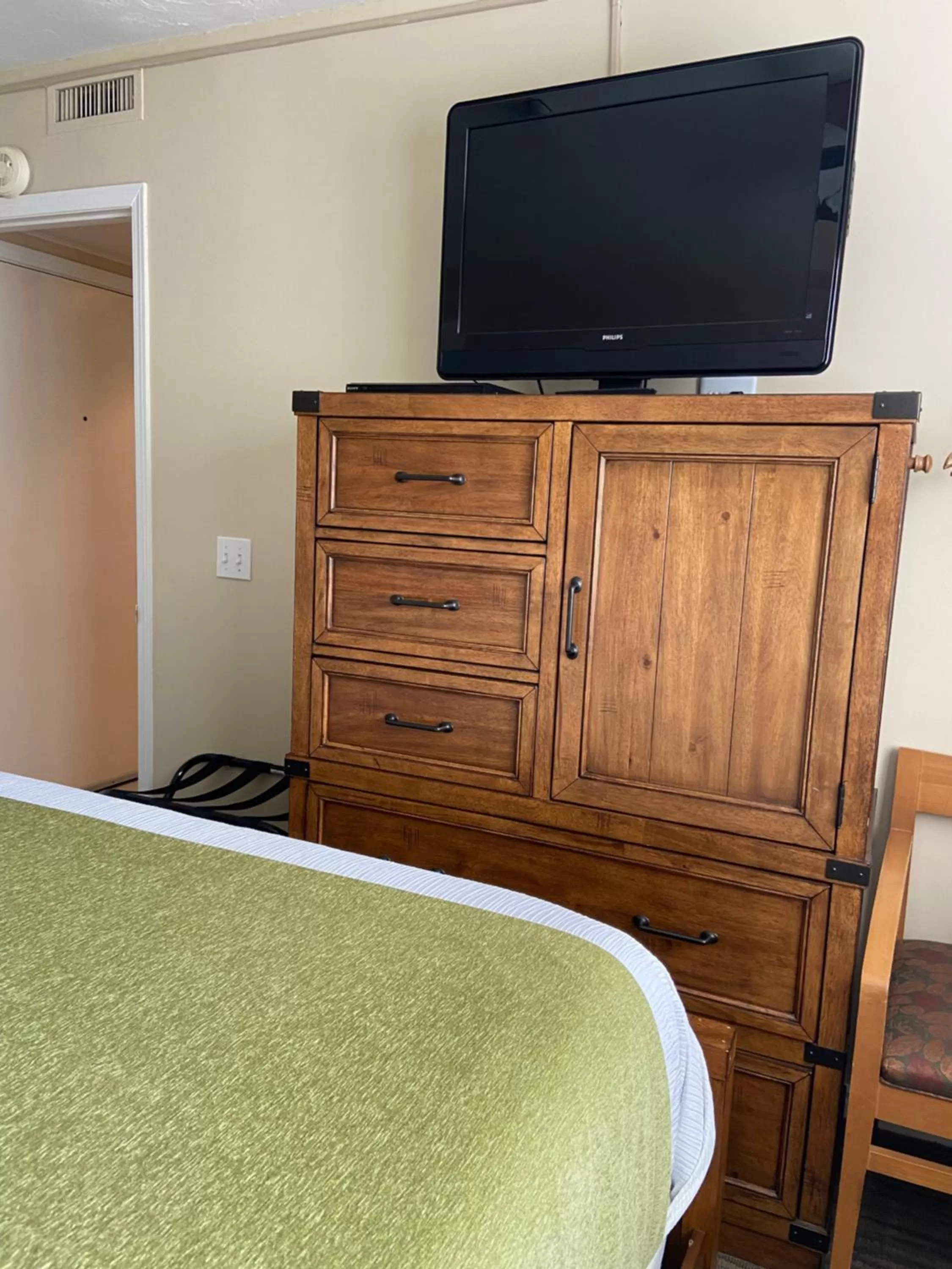 Bedroom, Bed in GetAways at Park Regency Resort