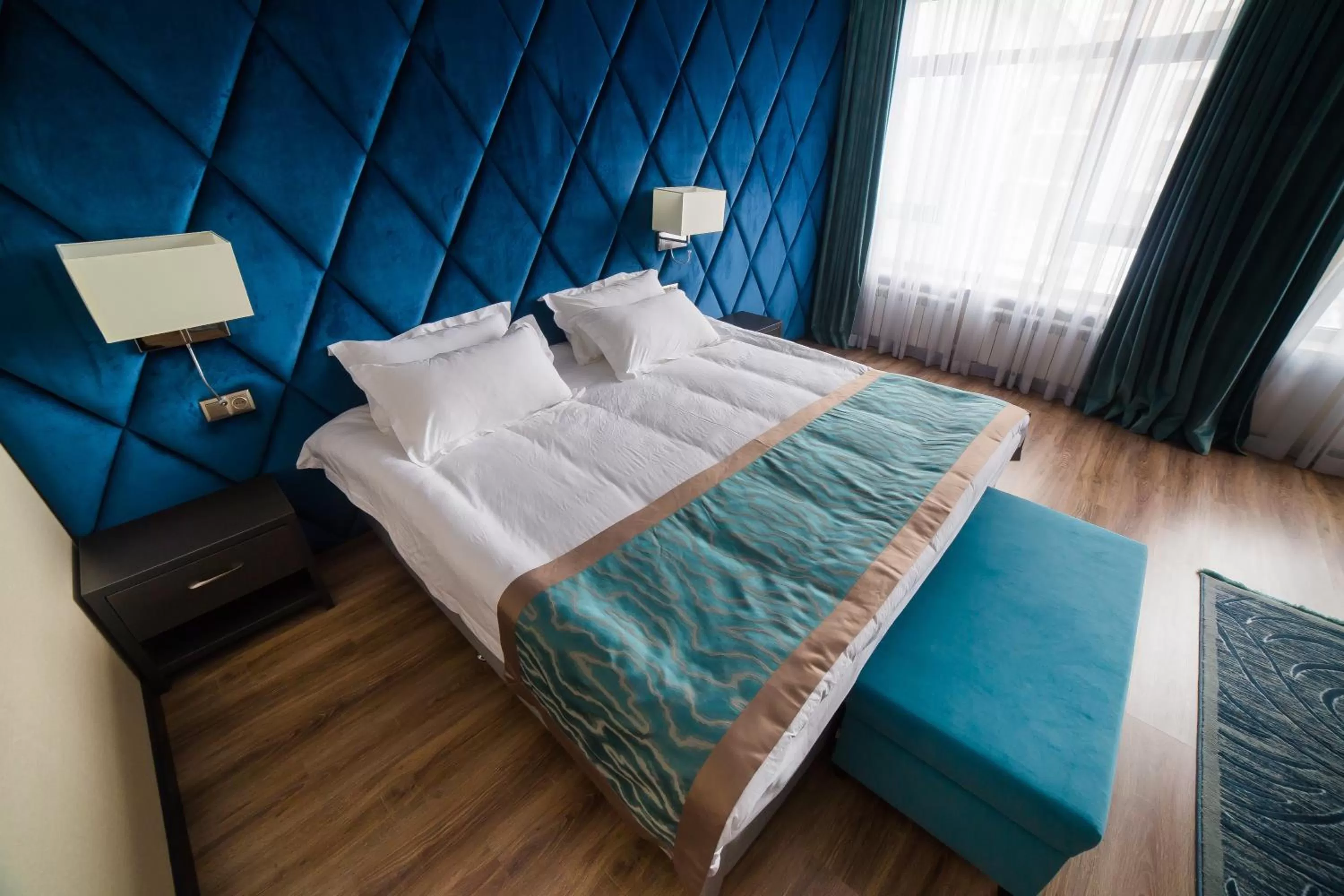 Bedroom, Bed in Golden Hotel