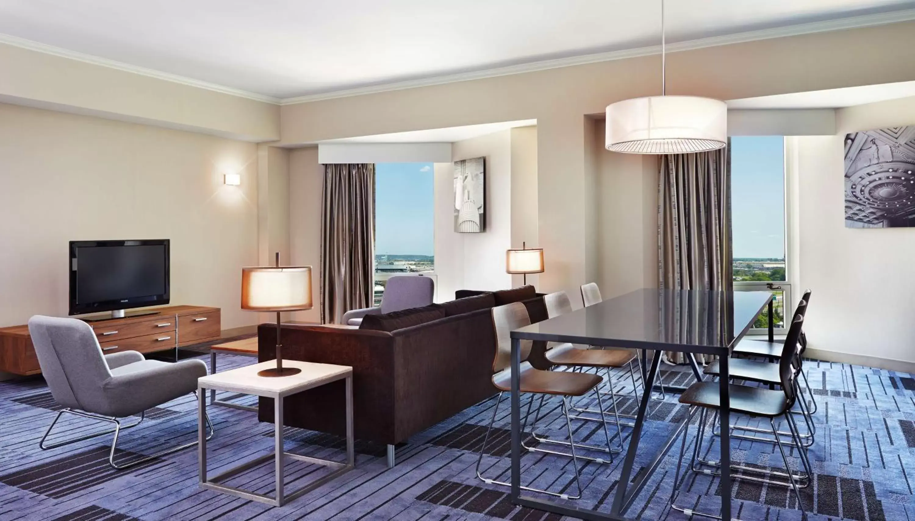 Living room, Seating Area in Hilton Newark Airport
