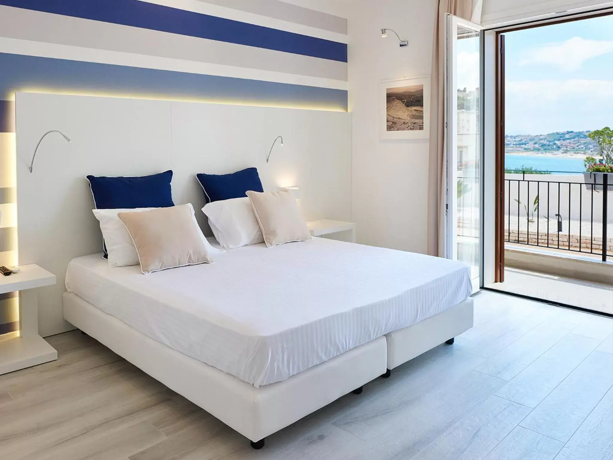 Photo of the whole room, Bed in Marina di Petrolo Hotel & SPA