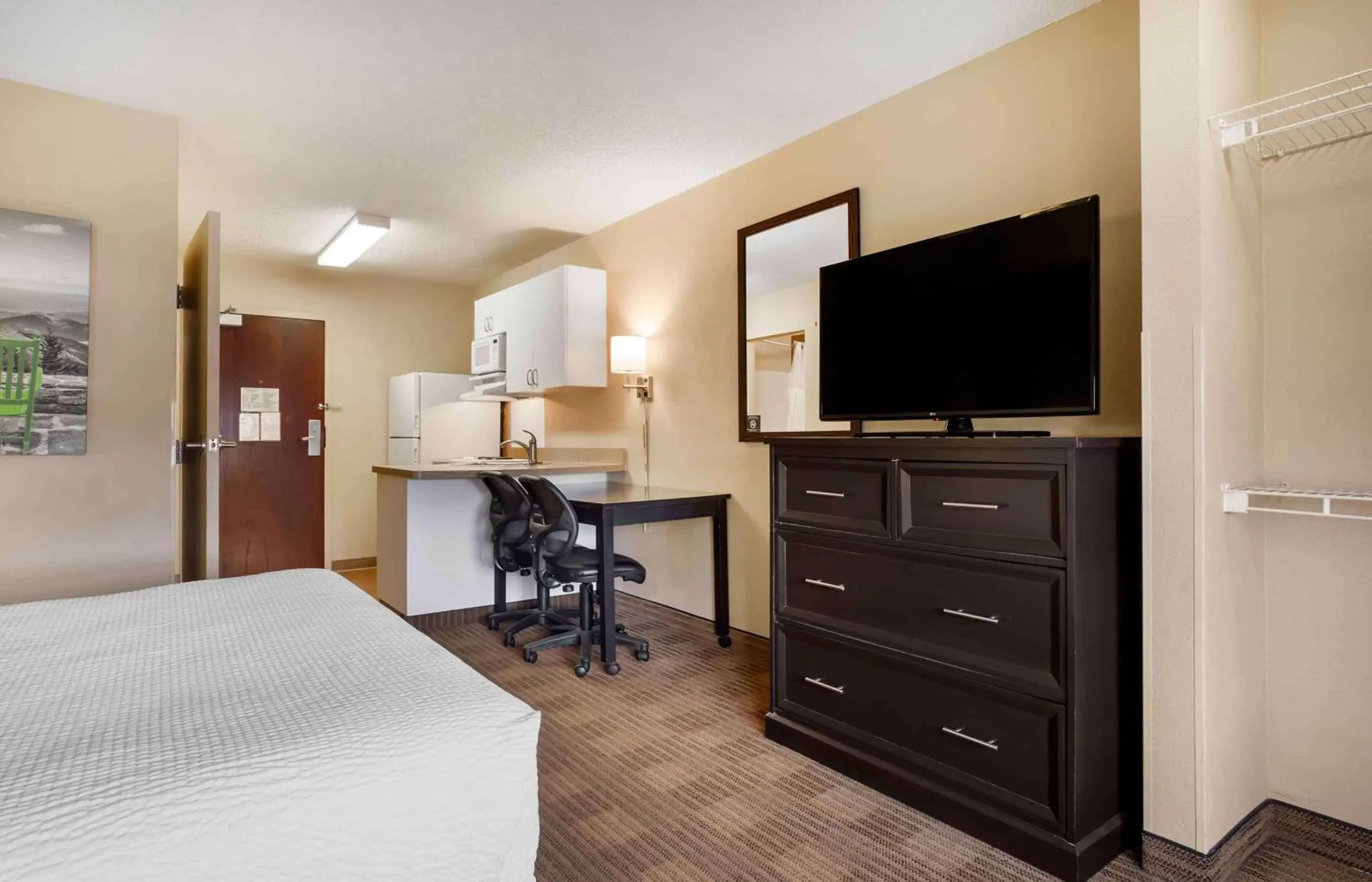 Bedroom, TV/Entertainment Center in Extended Stay America Suites - Boston - Braintree