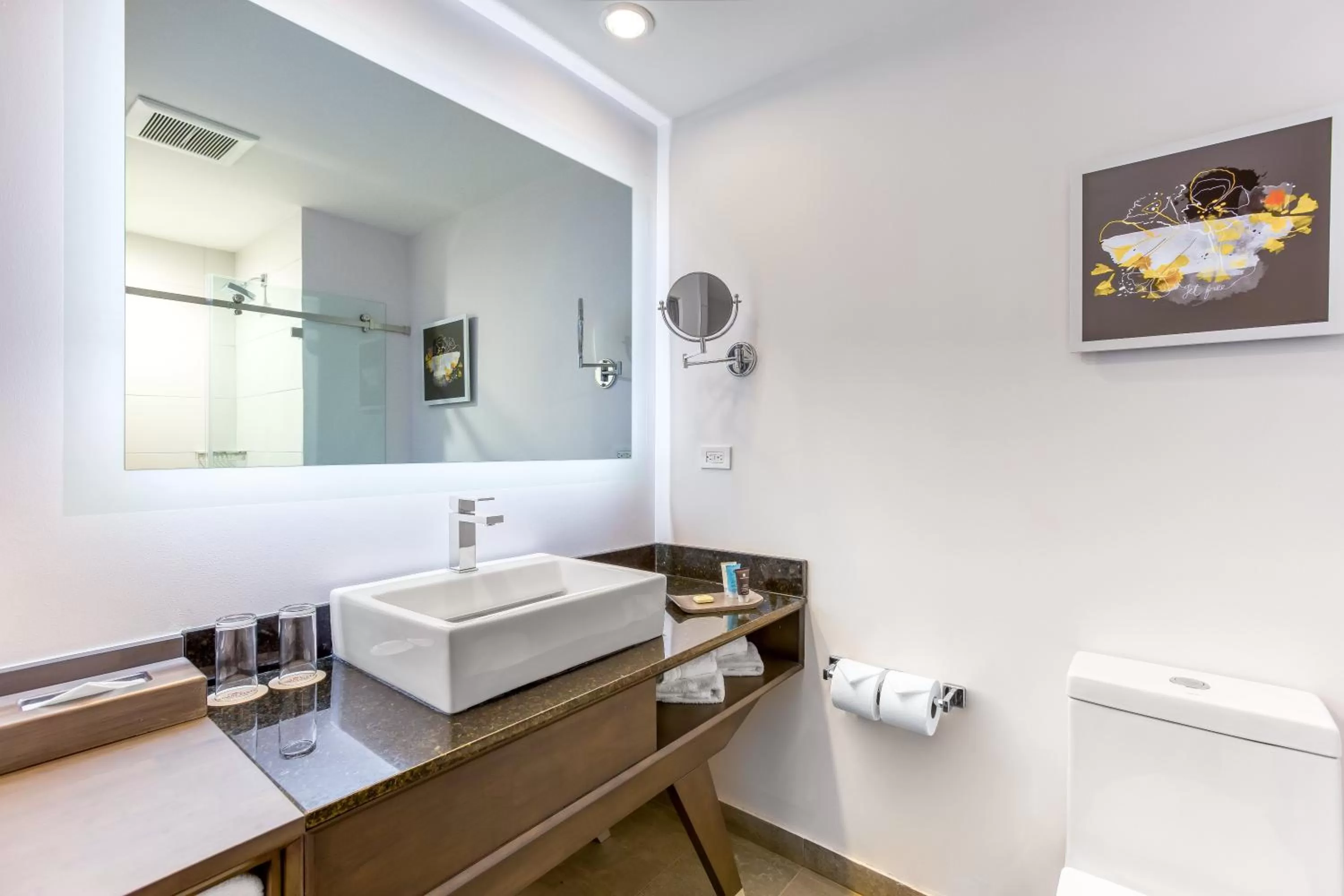 Bathroom in Crowne Plaza San Jose La Sabana by IHG