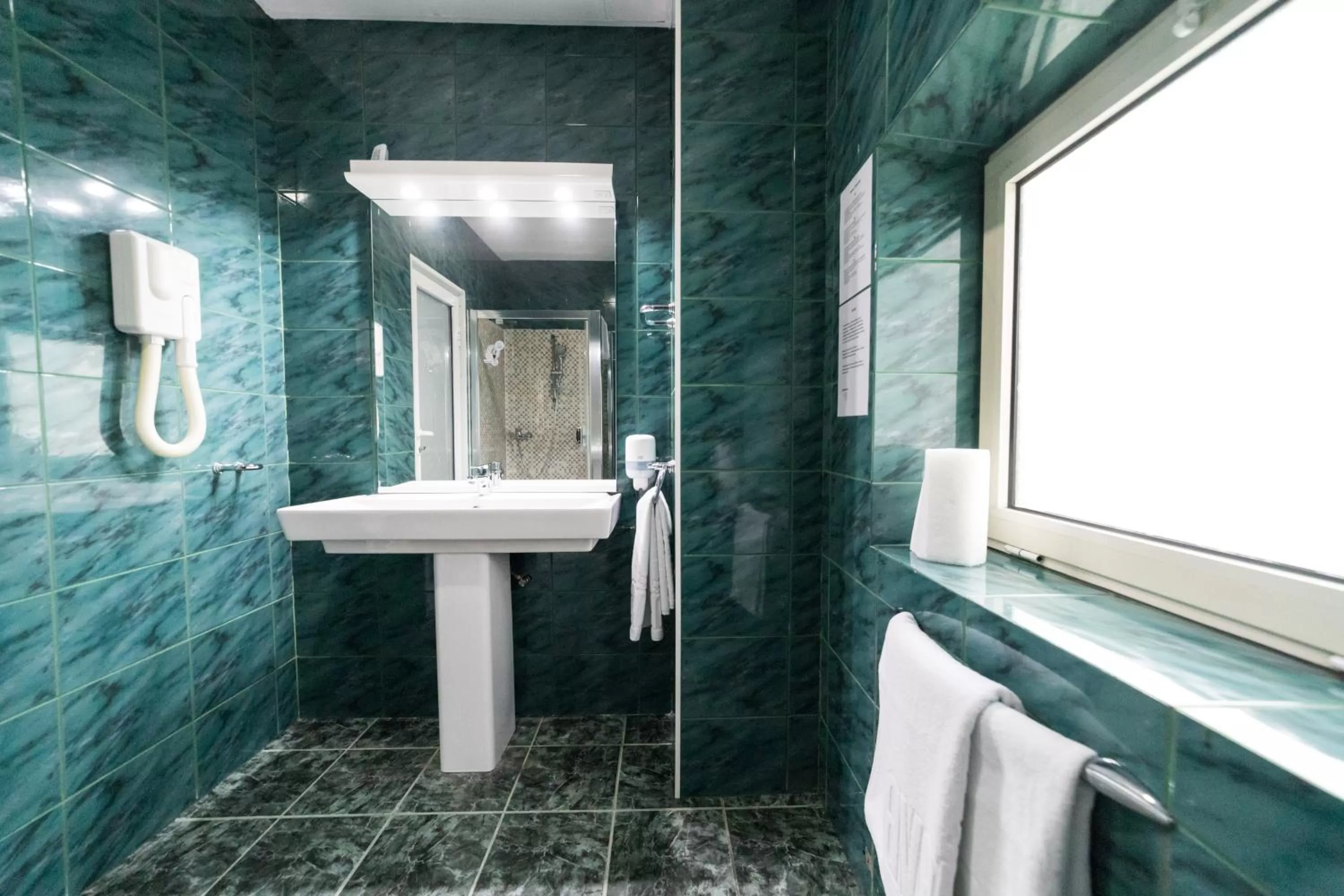 Bathroom in Avenue Palm Eforie - Avenue Hotels