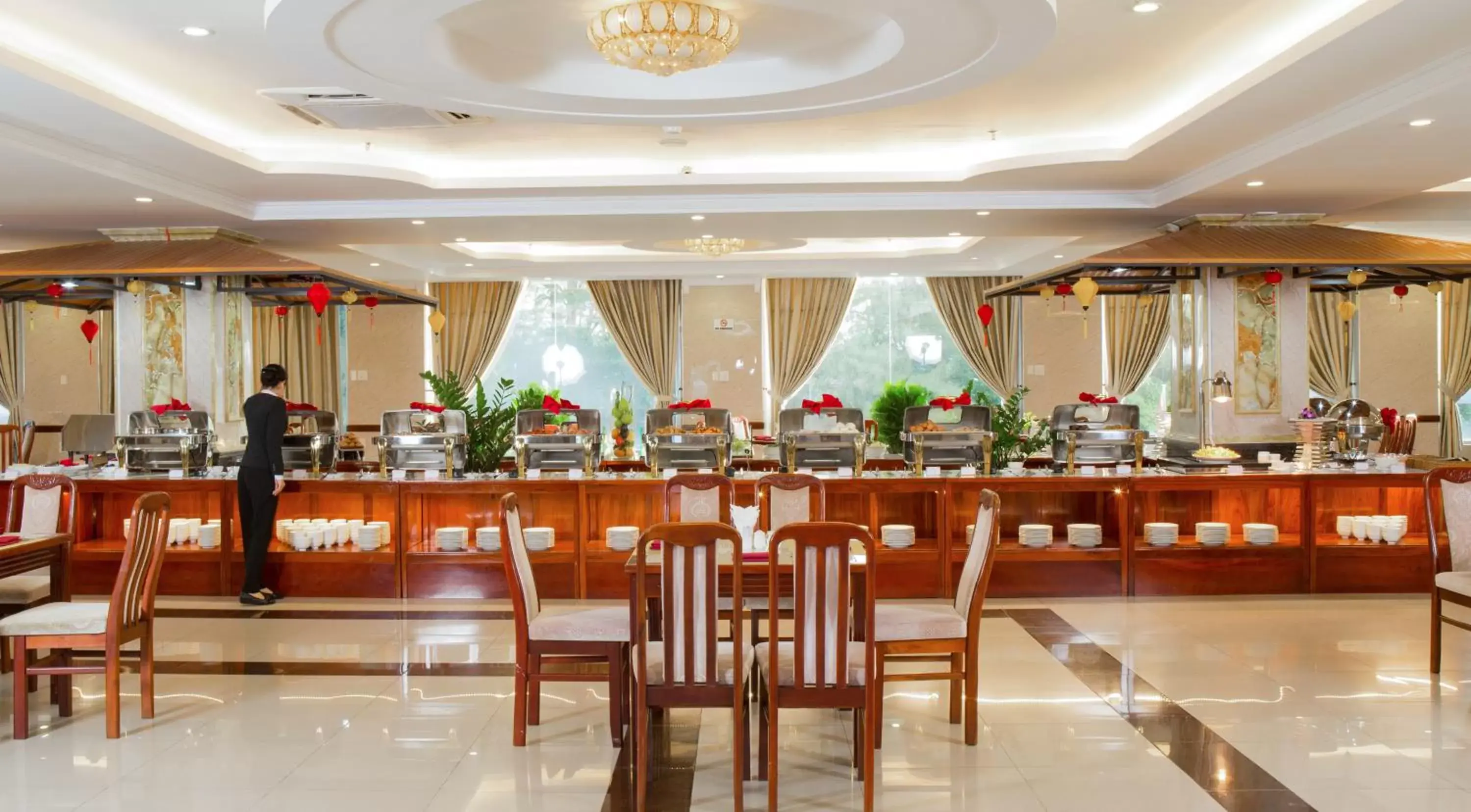 Restaurant/Places to Eat in Van Phat Riverside Hotel