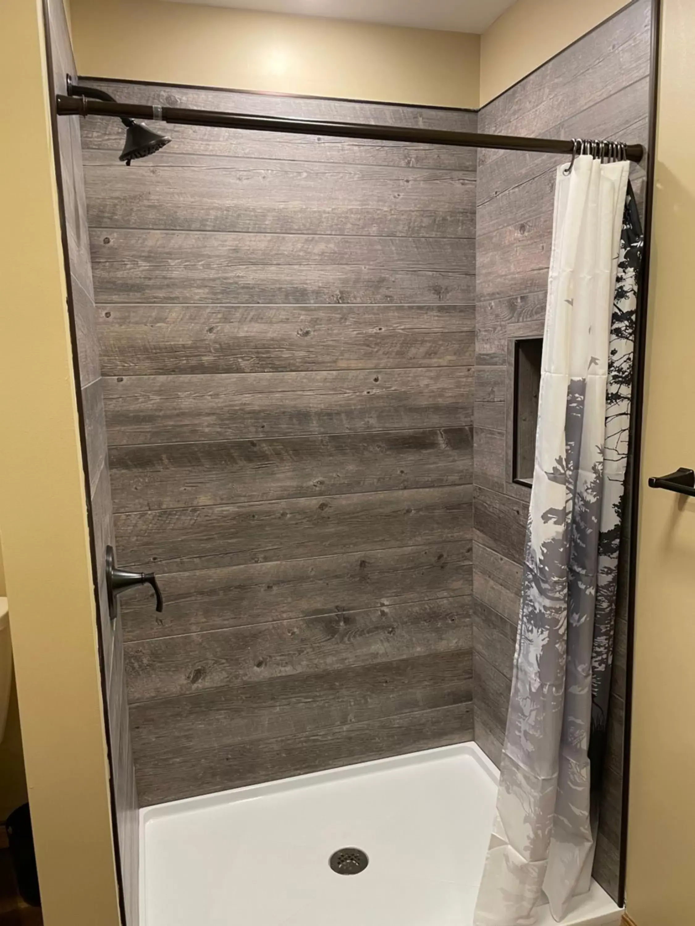 Shower, Bathroom in Rough Cut Lodge