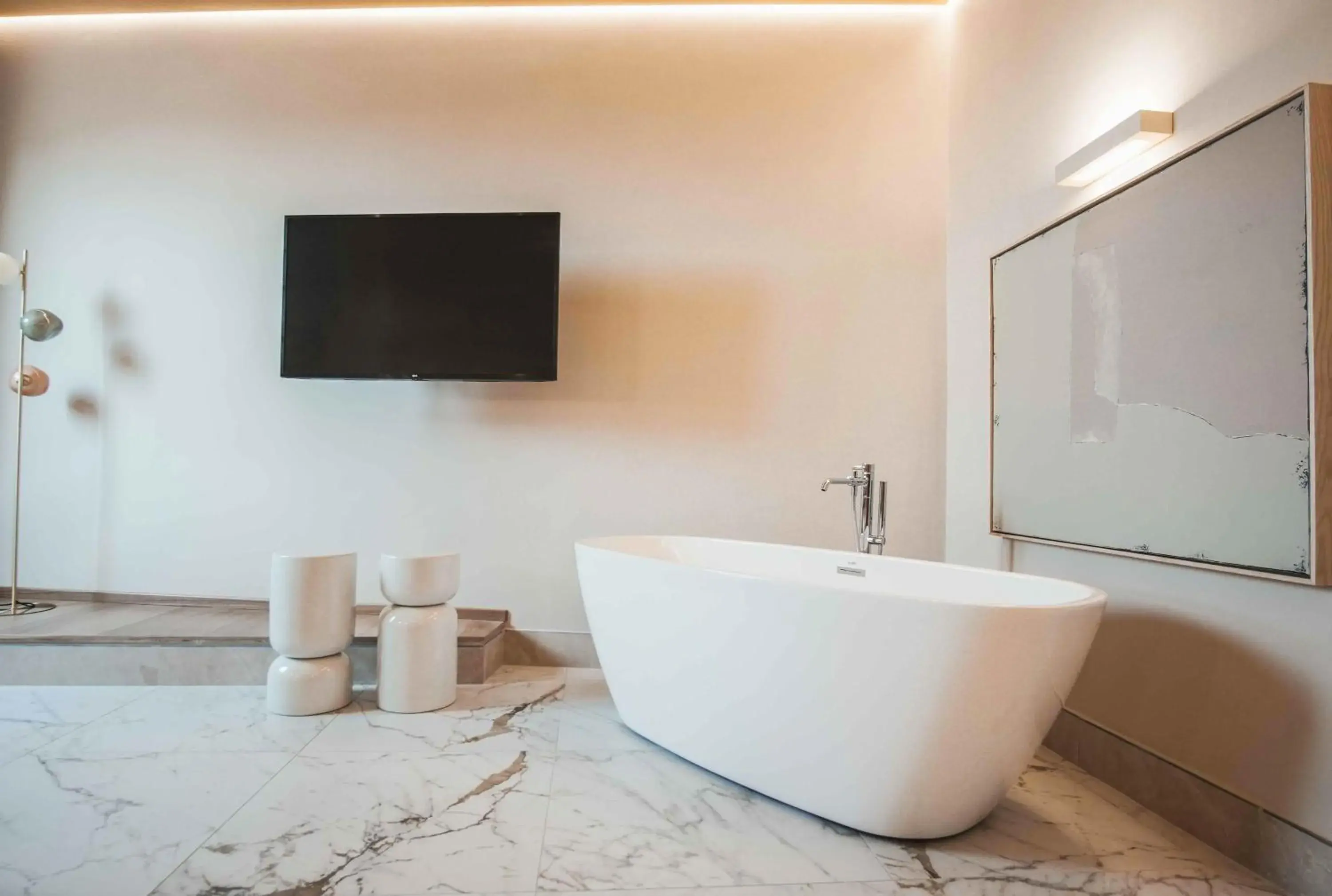 TV and multimedia, Bathroom in Hotel City