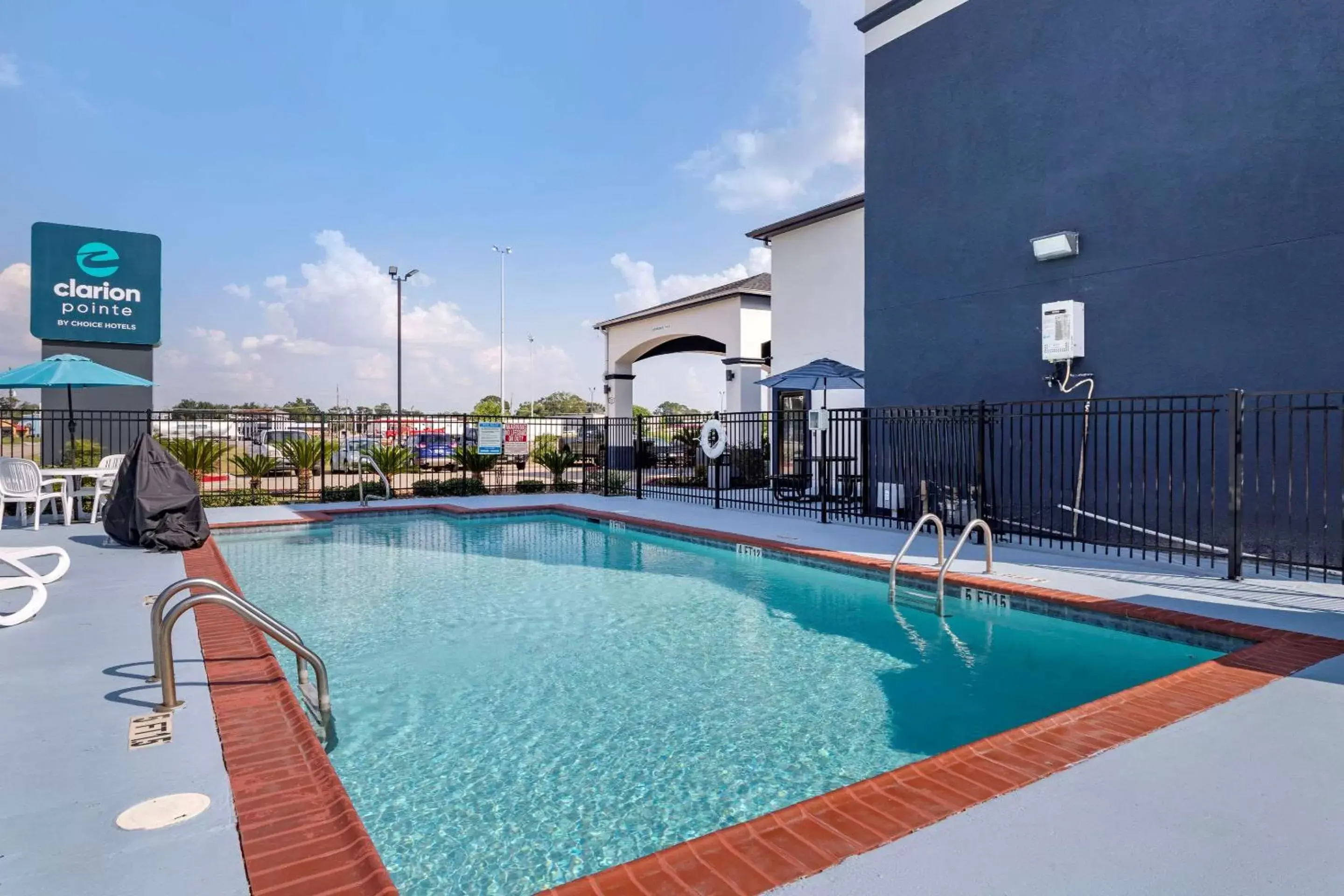 Swimming Pool in Clarion Pointe Sulphur - Lake Charles