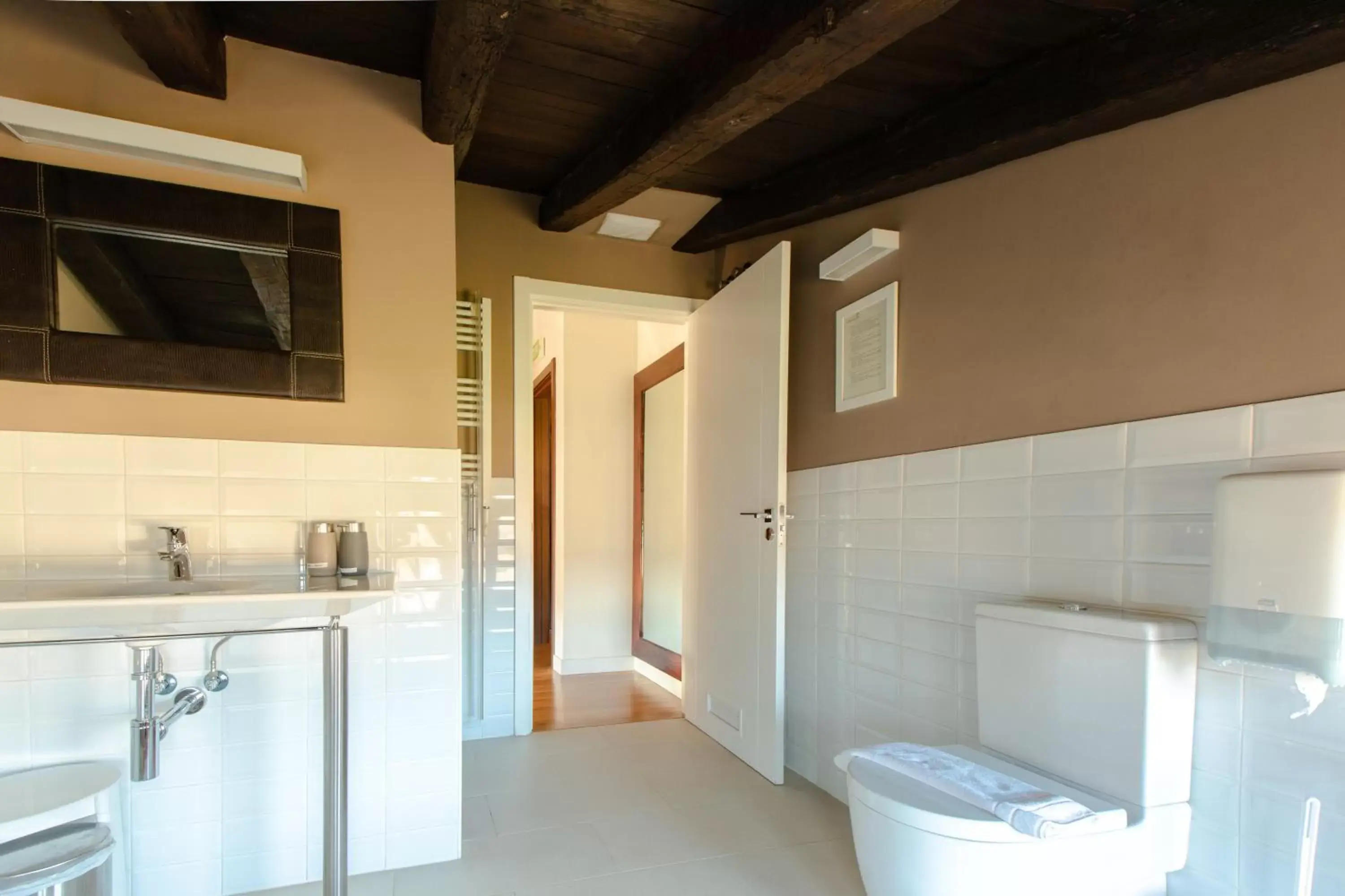 Bathroom in Hotel Torre Zumeltzegi