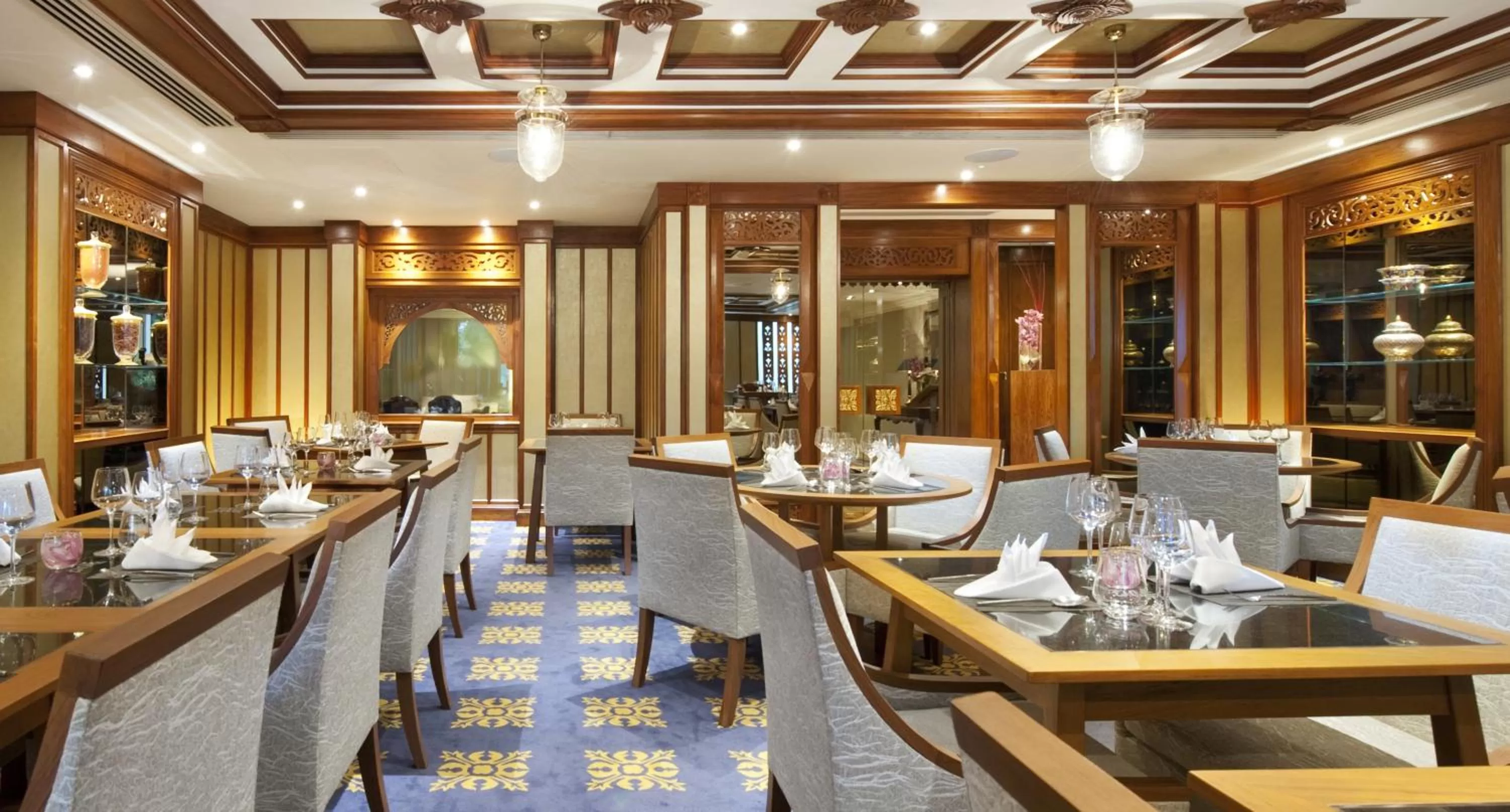 Restaurant/places to eat in Royal Lancaster London