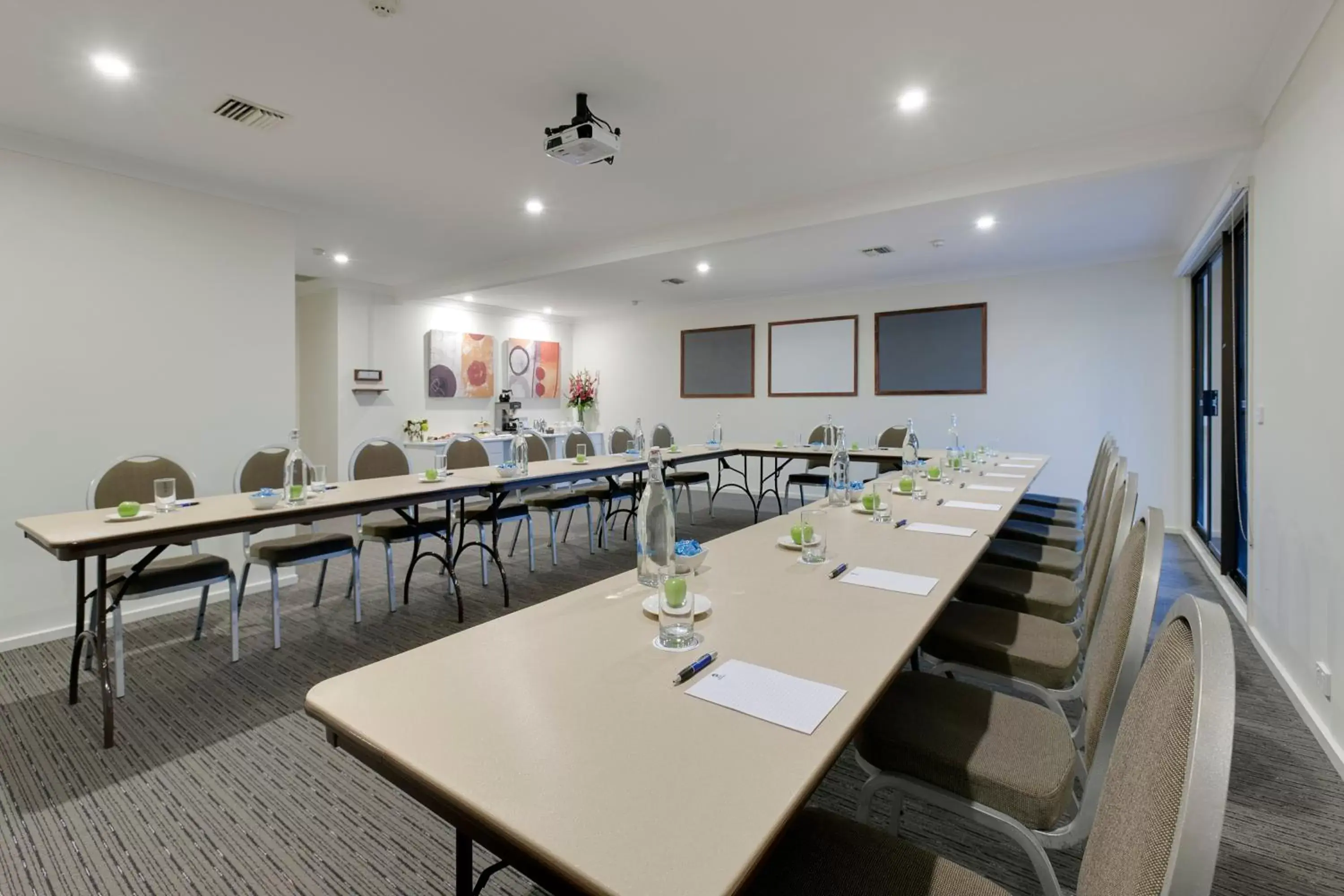 Banquet/Function facilities in ibis Styles Canberra Tall Trees Hotel