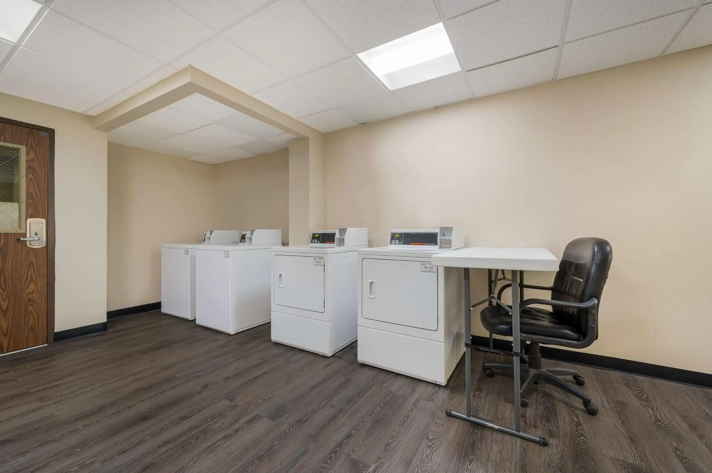laundry, Business Area/Conference Room in Best Western Detroit Livonia