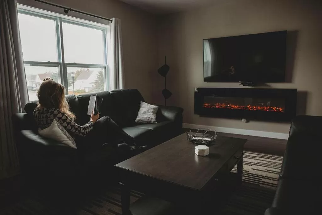 Bedroom, TV/Entertainment Center in Riverside Suites