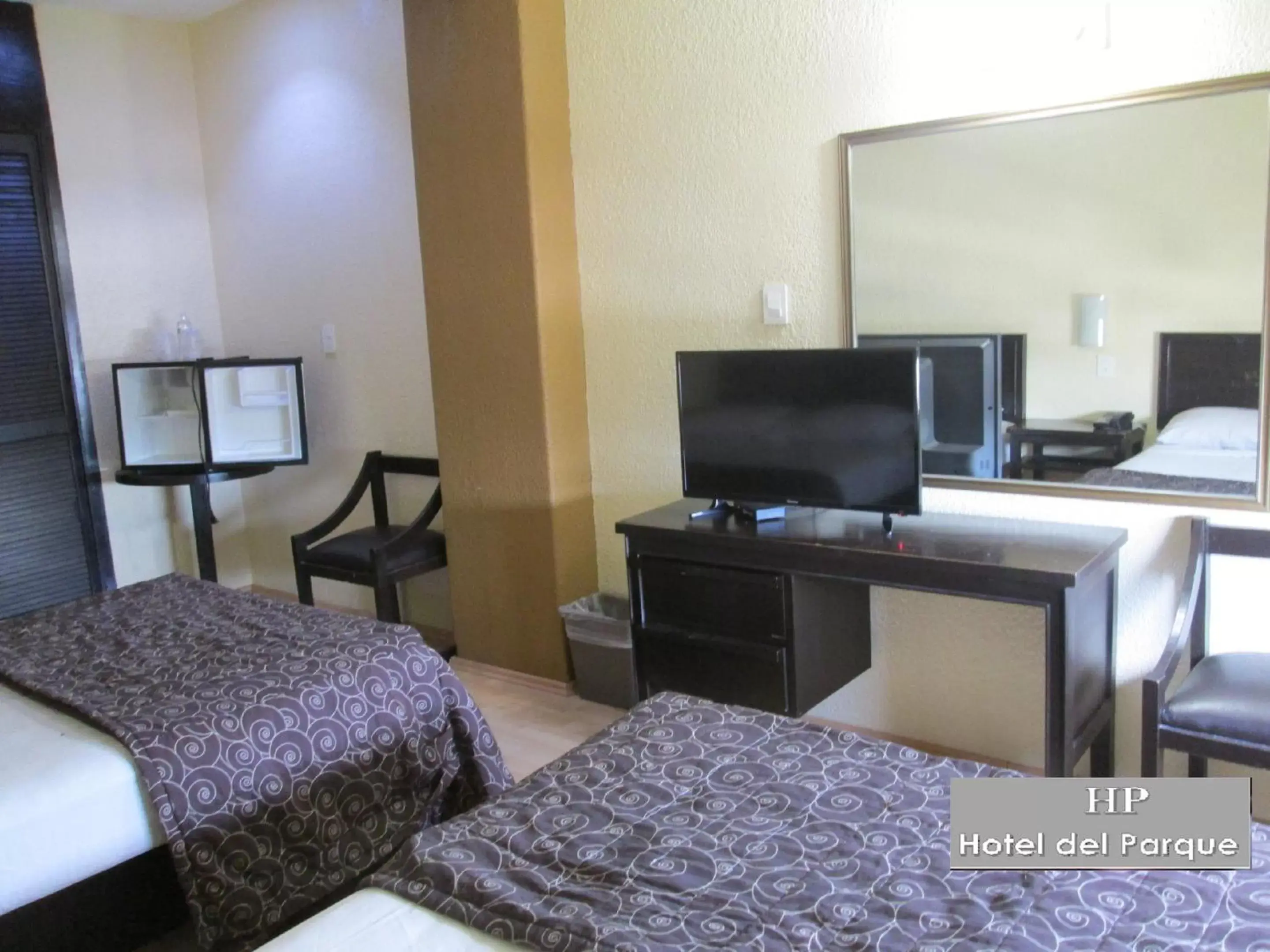 Bedroom, TV/Entertainment Center in Hotel Del Parque