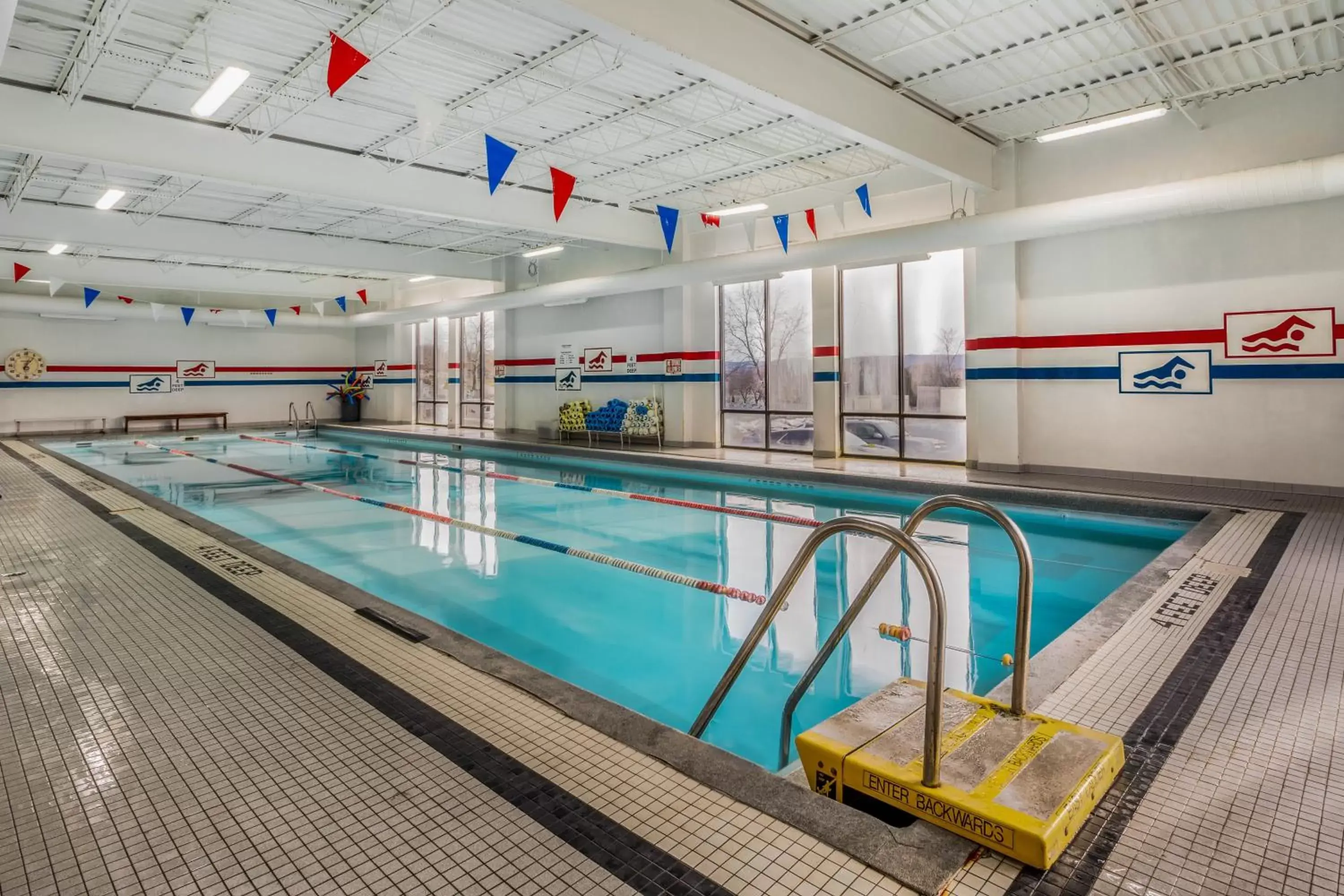 Fitness centre/facilities, Swimming Pool in La Quinta Inn by Wyndham Binghamton - Johnson City
