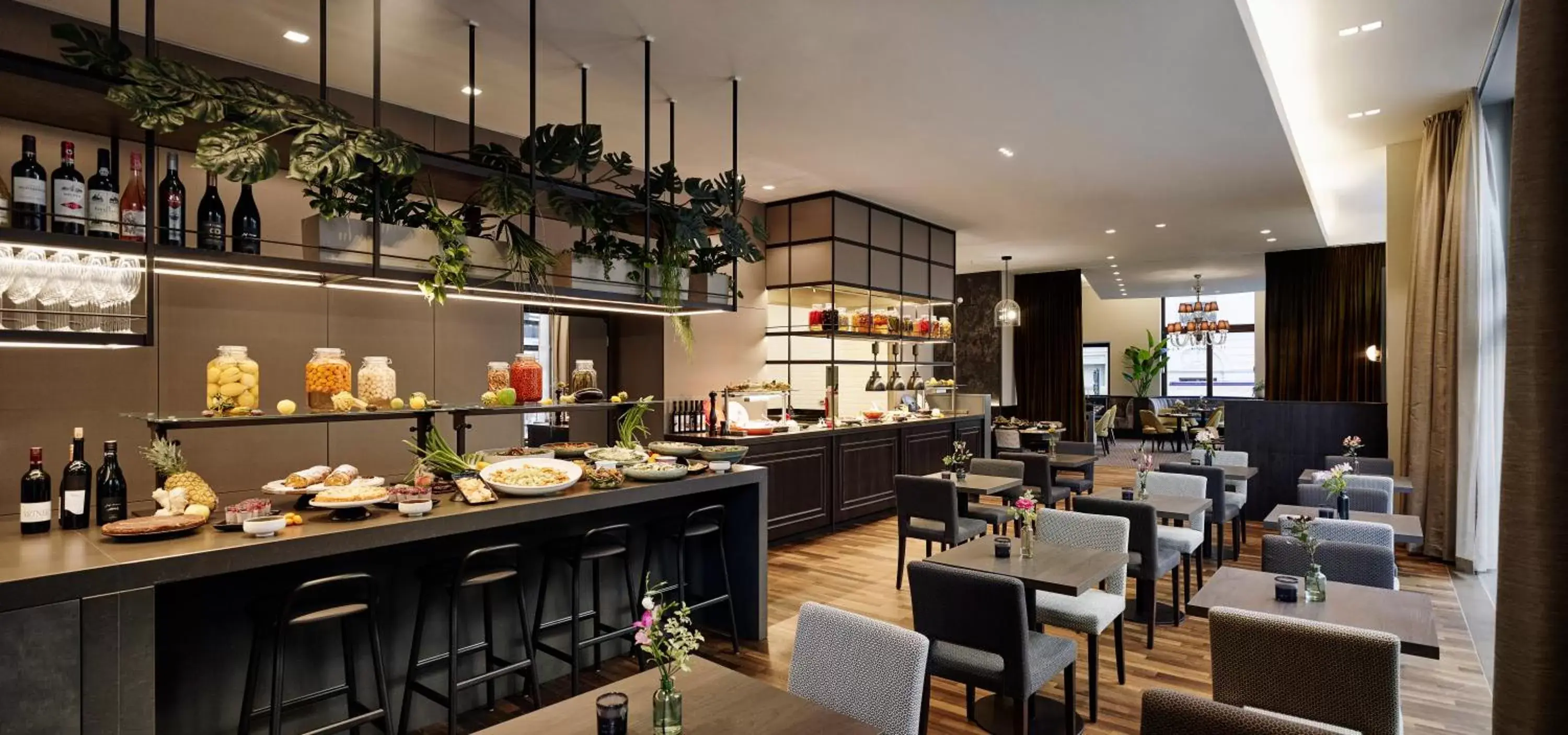 Restaurant/places to eat in Steigenberger Hotel Herrenhof Restaurant/places to eat in Steigenberger Hotel Herrenhof