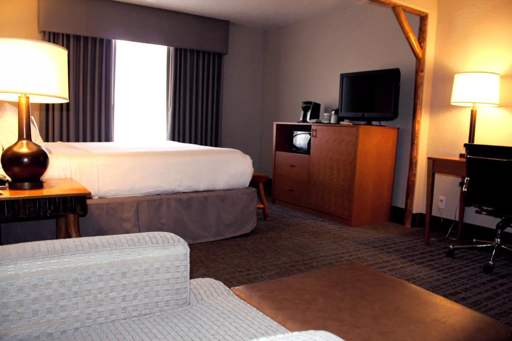 Photo of the whole room, Bed in Holiday Inn Resort The Lodge at Big Bear Lake by IHG