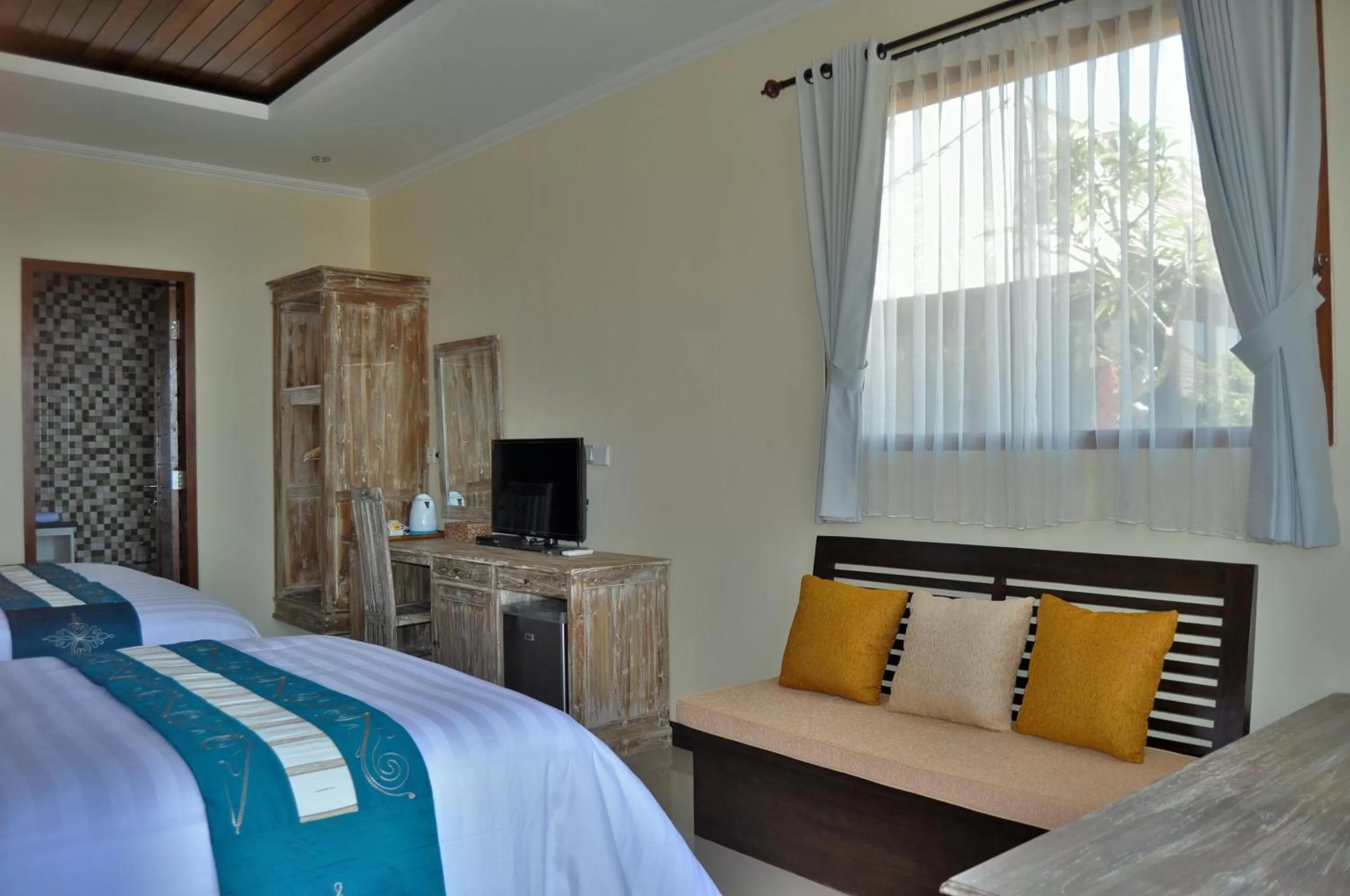 TV and multimedia, Bed in Ocean Terrace Suite And Spa Luxury