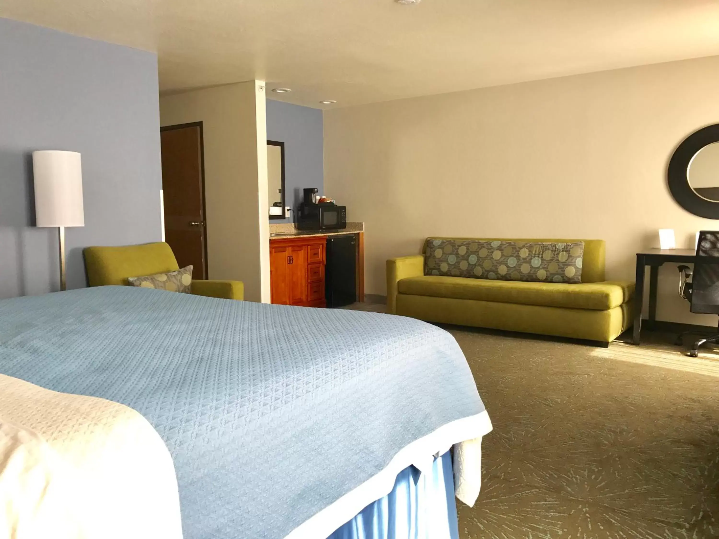 Photo of the whole room in Days Inn & Suites by Wyndham East Flagstaff