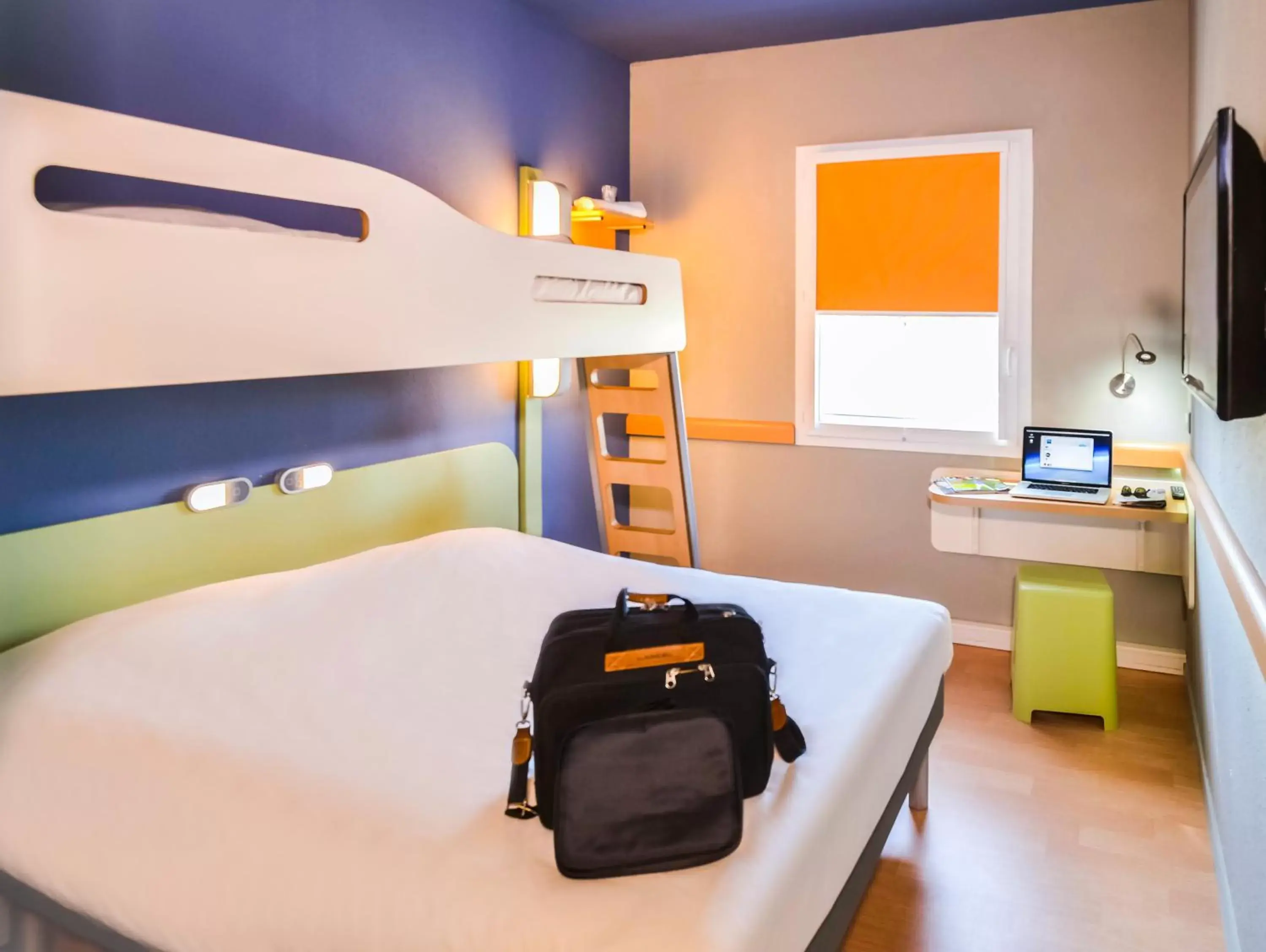 Photo of the whole room, Bunk Bed in Ibis Budget Porte de Camargue