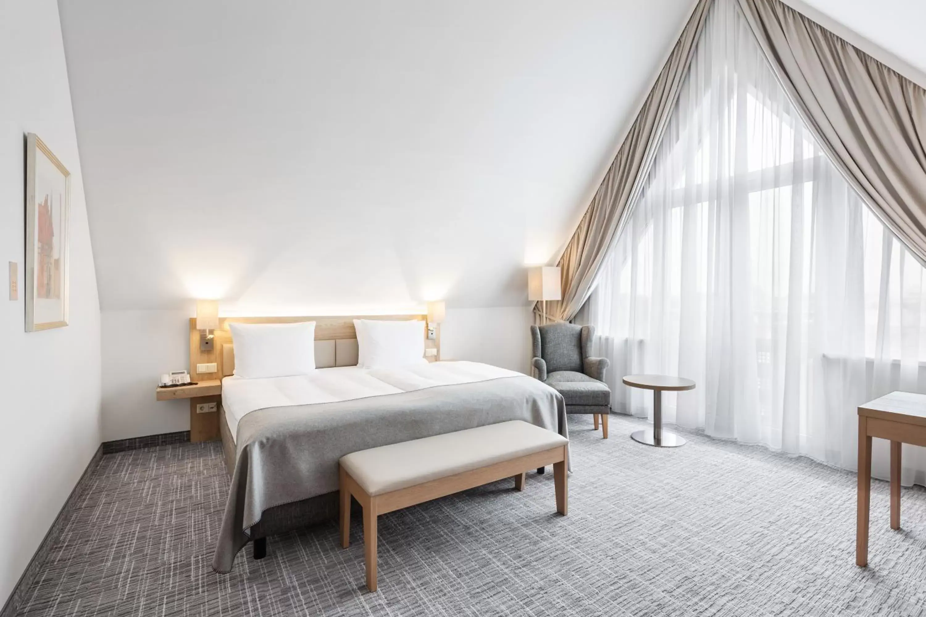 Photo of the whole room, Bed in Holiday Inn Nürnberg City Centre by IHG Photo of the whole room, Bed in Holiday Inn Nürnberg City Centre by IHG