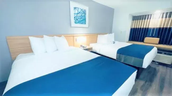 Bed in Microtel Inn & Suites Cottondale