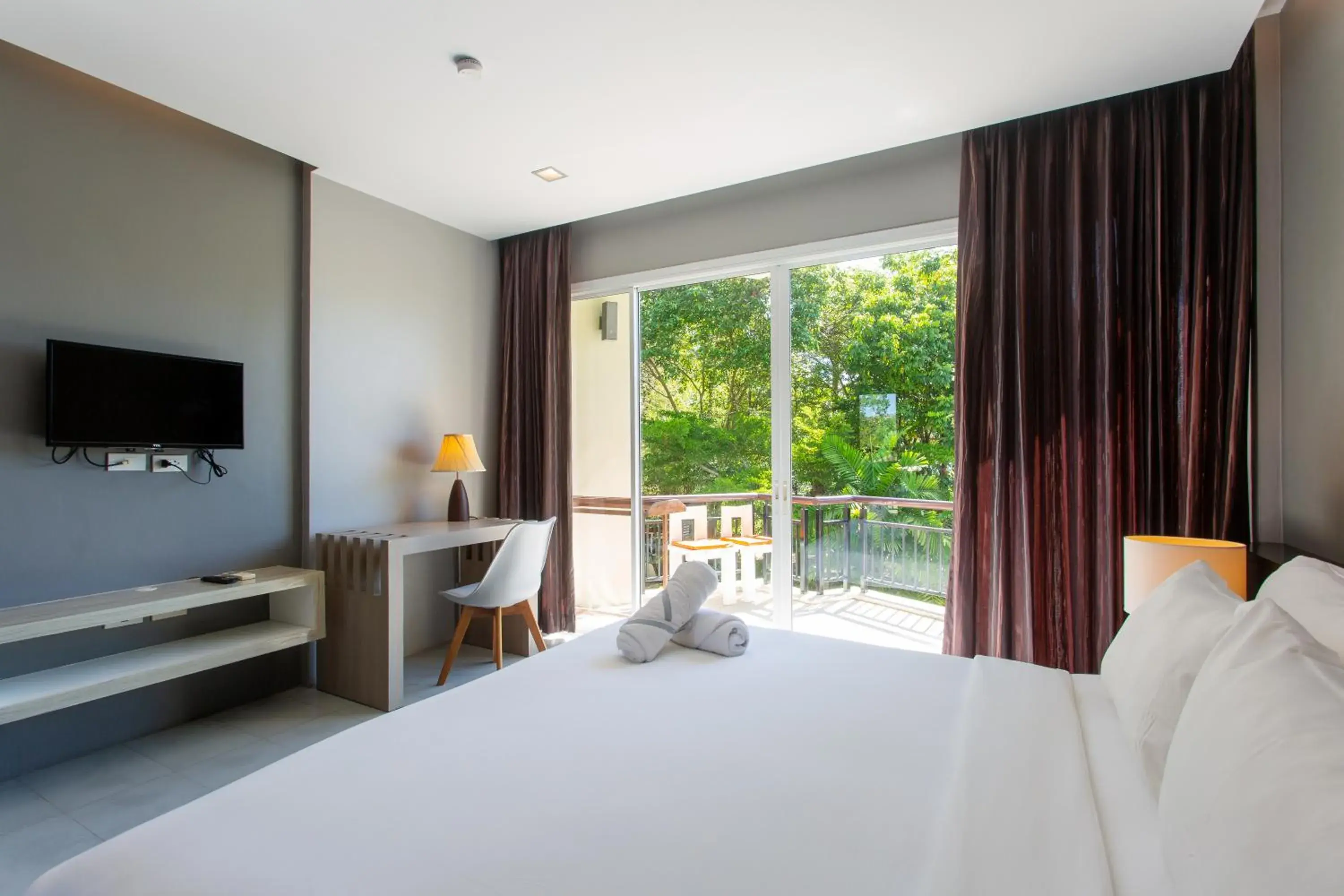 Communal lounge/ TV room, Bed in Panalee Koh Samui Resort - SHA Plus