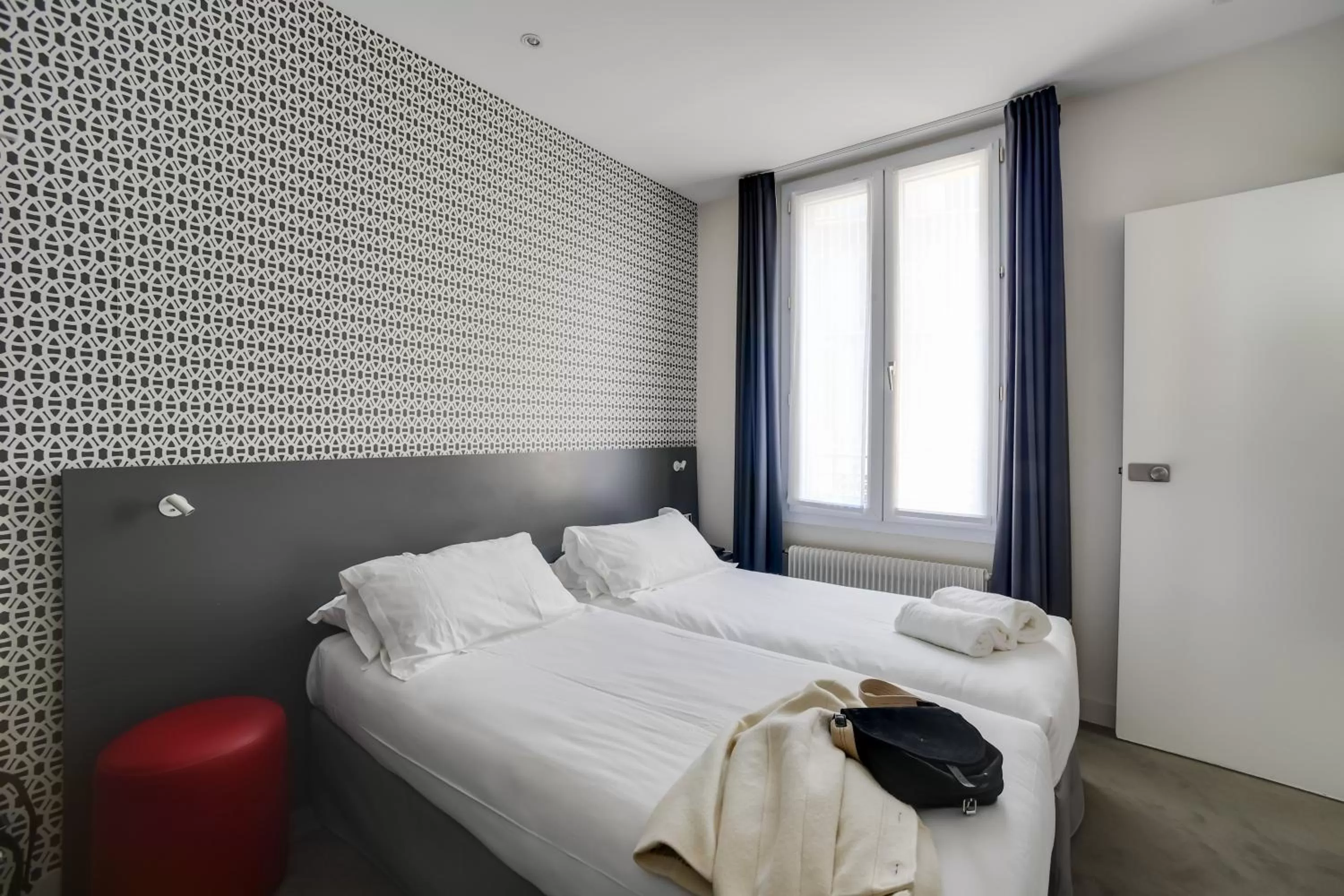 Photo of the whole room, Bed in Parici Hôtel Boulogne Billancourt