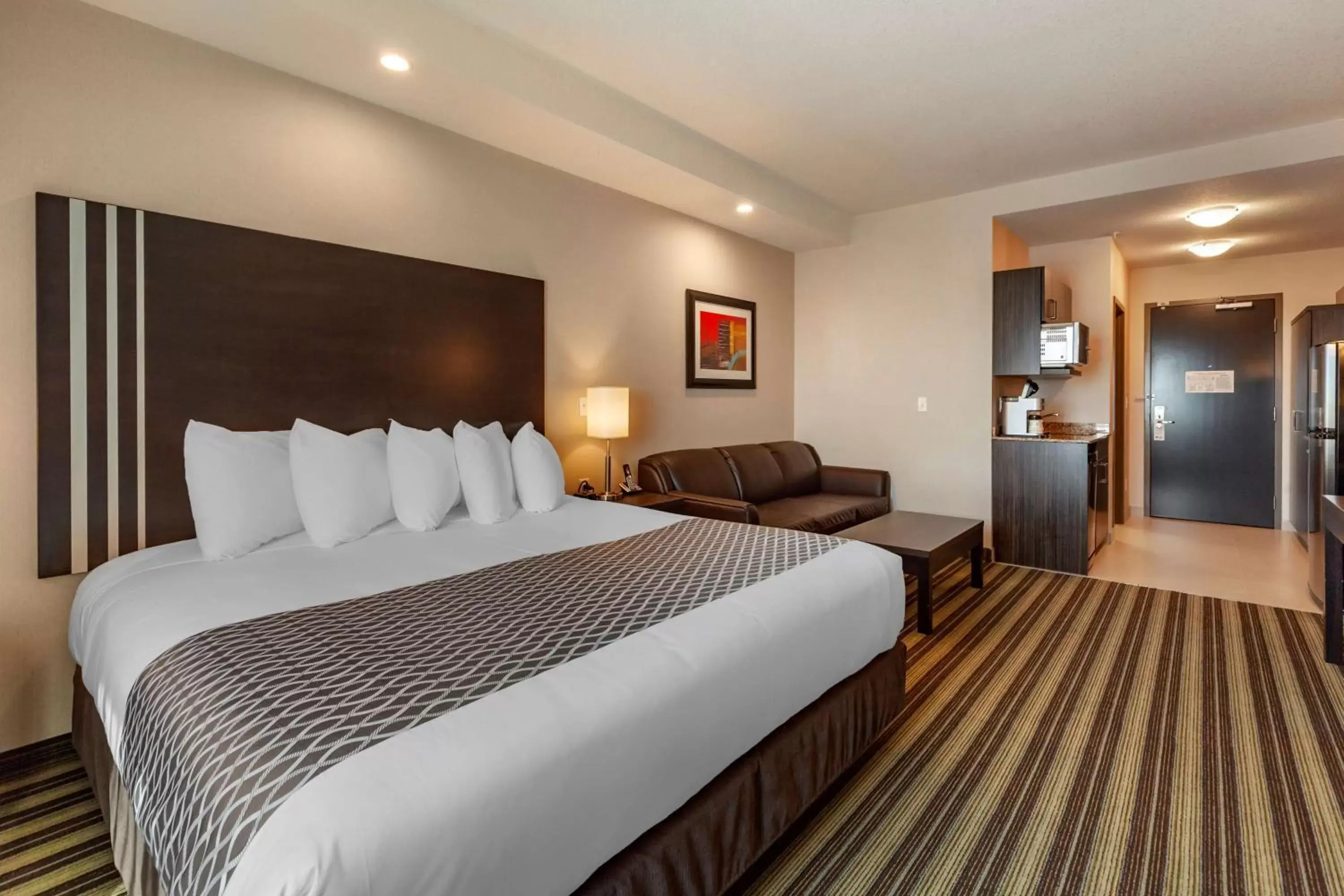 Bedroom, Bed in Best Western Plus Drayton Valley All Suites