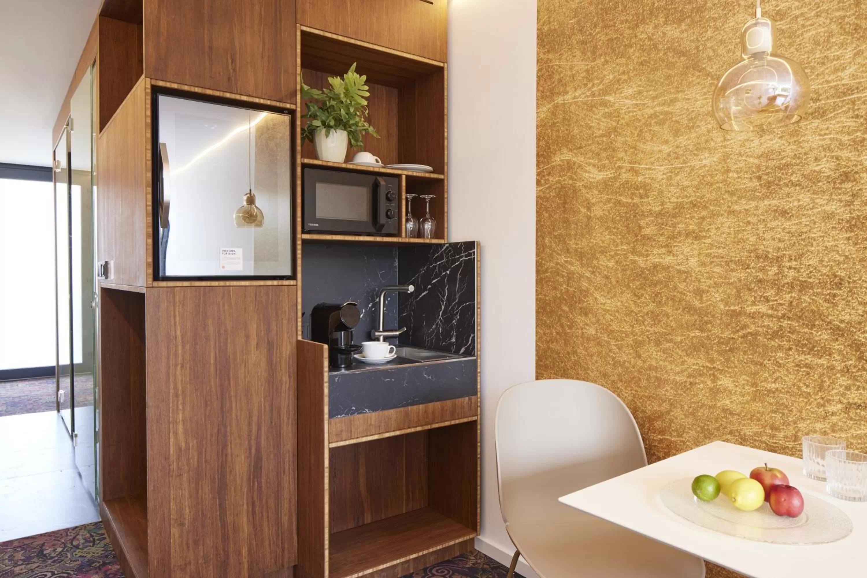 Kitchen or kitchenette in TIN INN Montabaur l einfach gut - nachhaltig, innovativ, modern