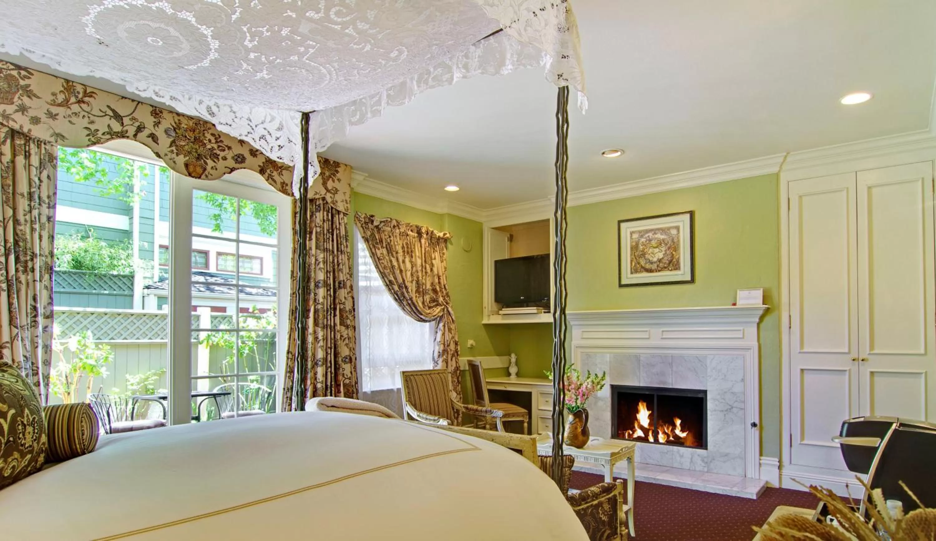 Photo of the whole room, Bed in Inn at Depot Hill