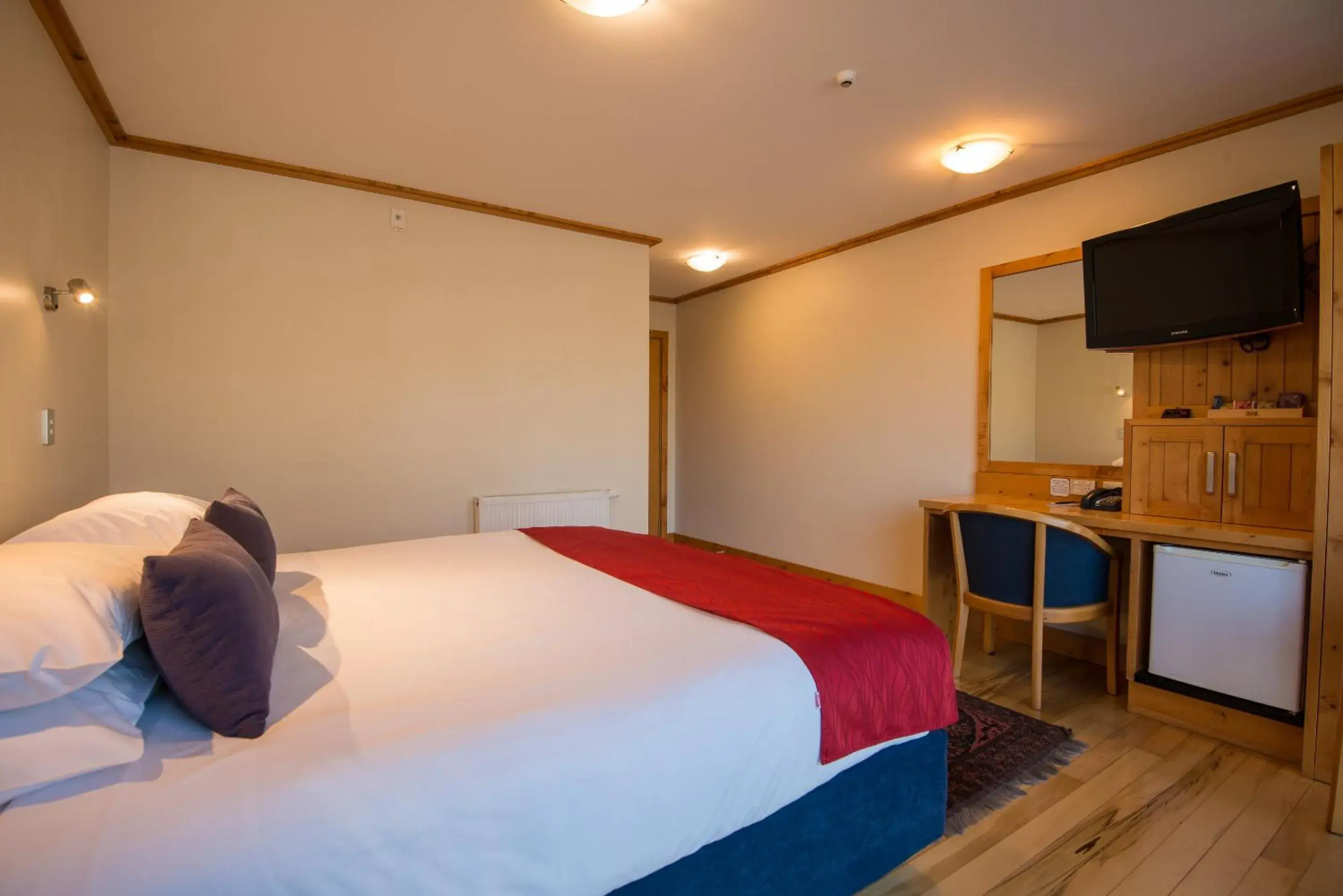 Bedroom, Bed in Coronation Lodge Bedroom, Bed in Coronation Lodge