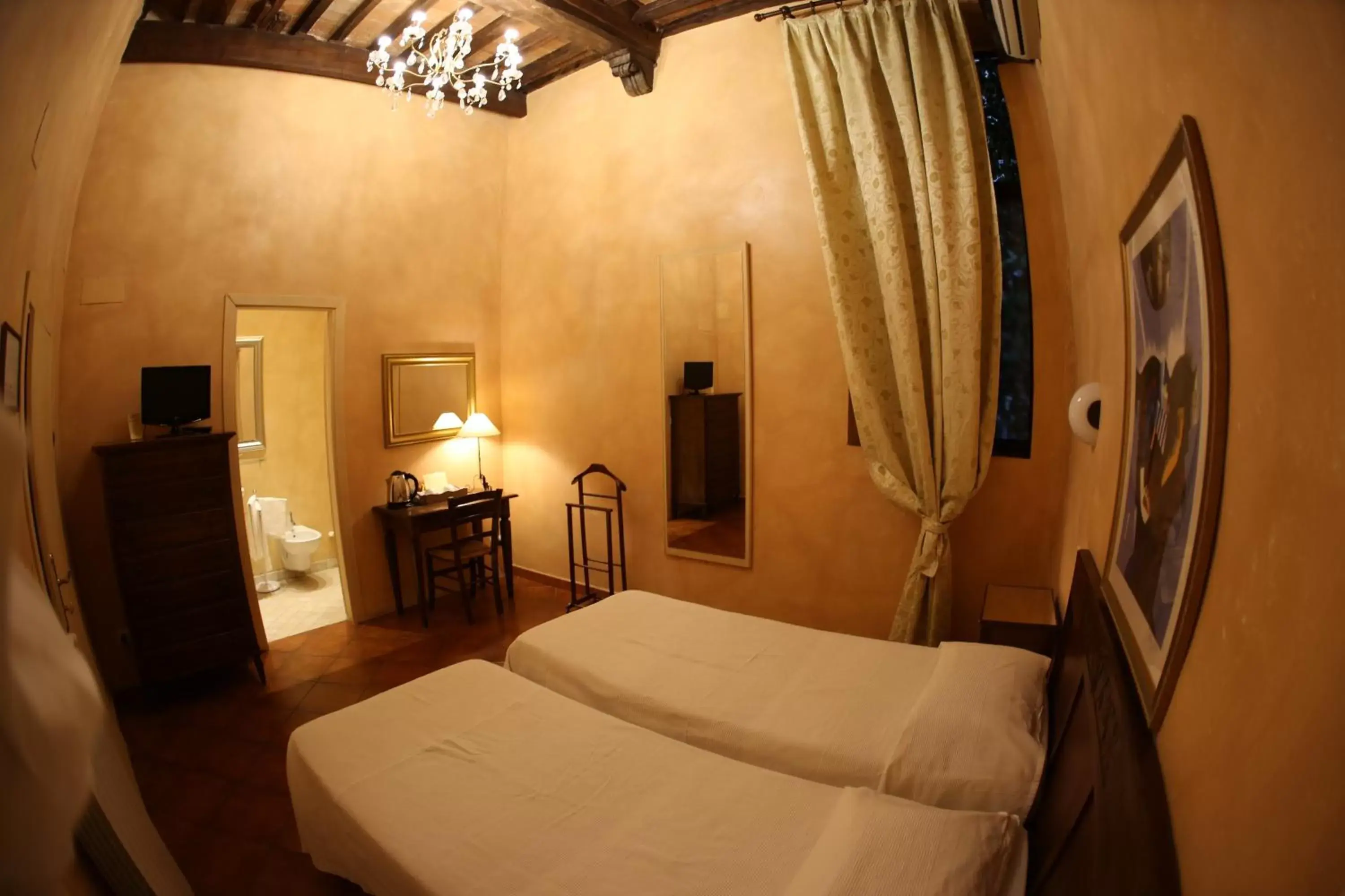 Photo of the whole room, Bed in Hotel Italia Cortona