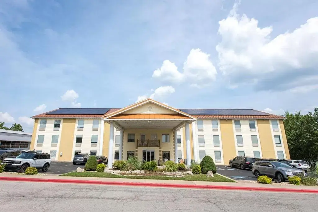 Property Building in Savannah House Hotel