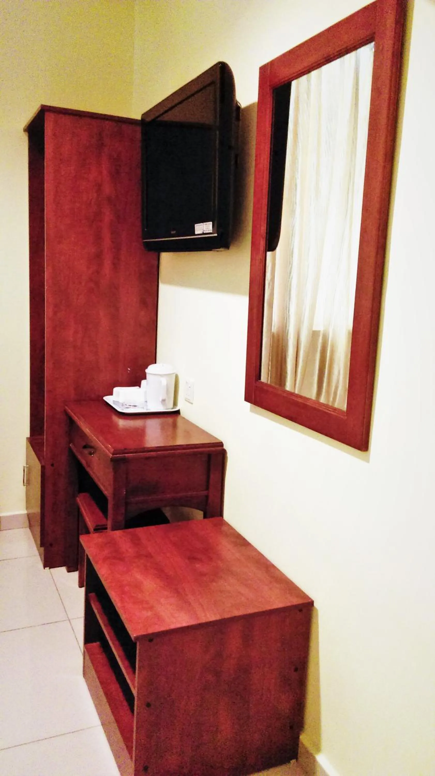 TV and multimedia in Sun Inns Hotel Sentral, Brickfields