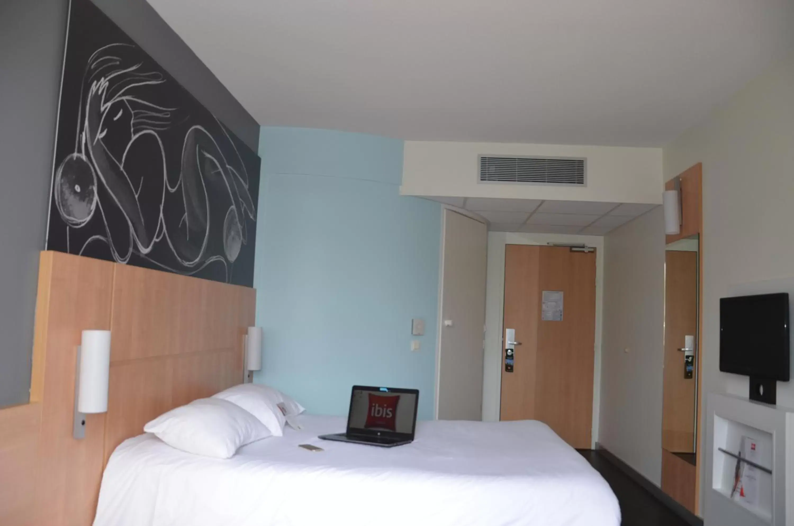 Bed in ibis Issoire