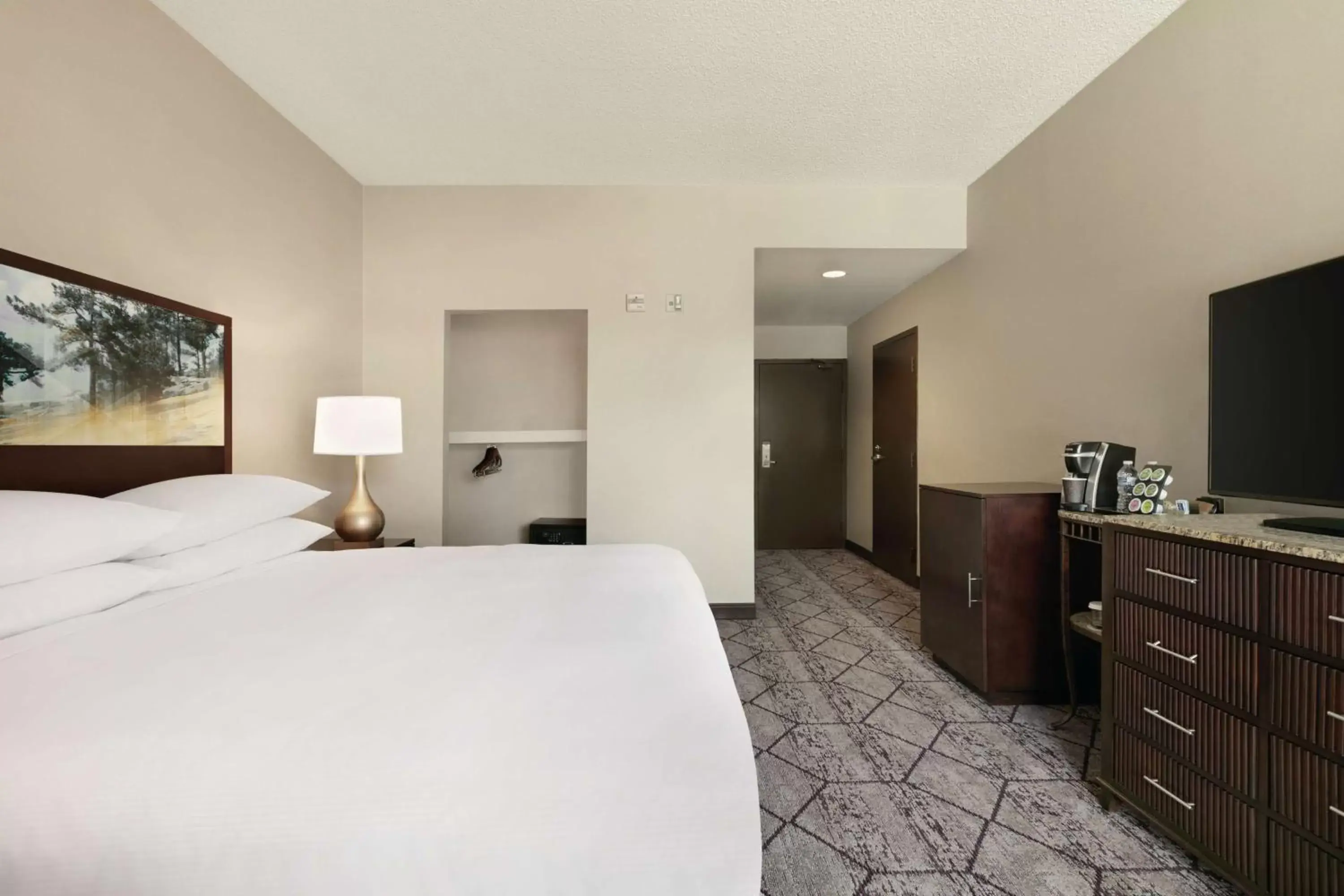 Bedroom, Bed in DoubleTree by Hilton Atlanta Northeast/Northlake