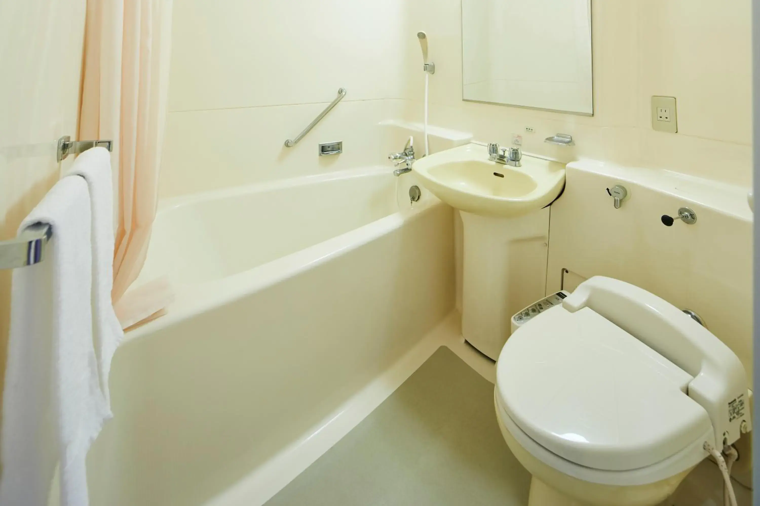 Bathroom in Ginza Grand Hotel
