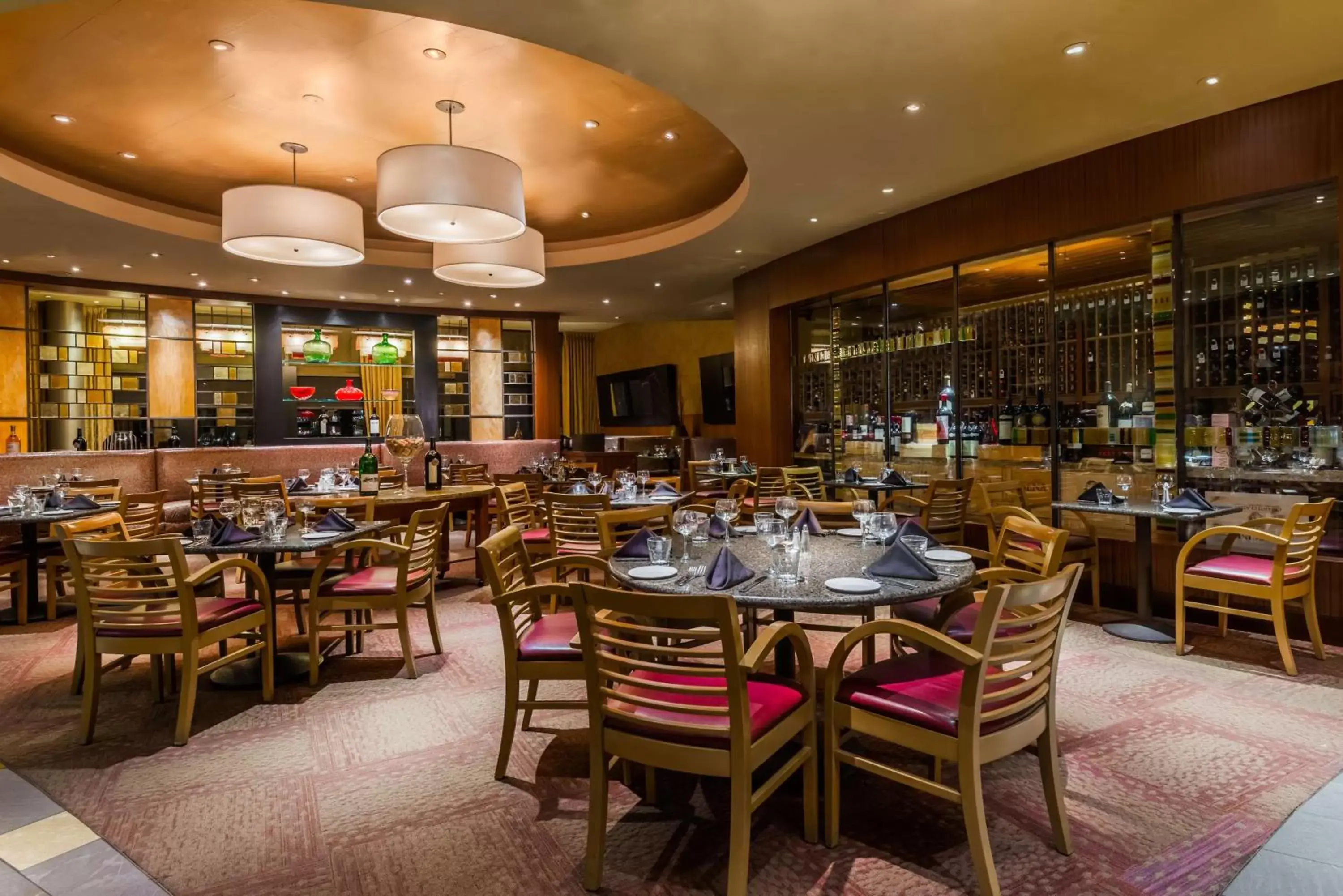 Dining area, Restaurant/Places to Eat in Hilton Alexandria Mark Center