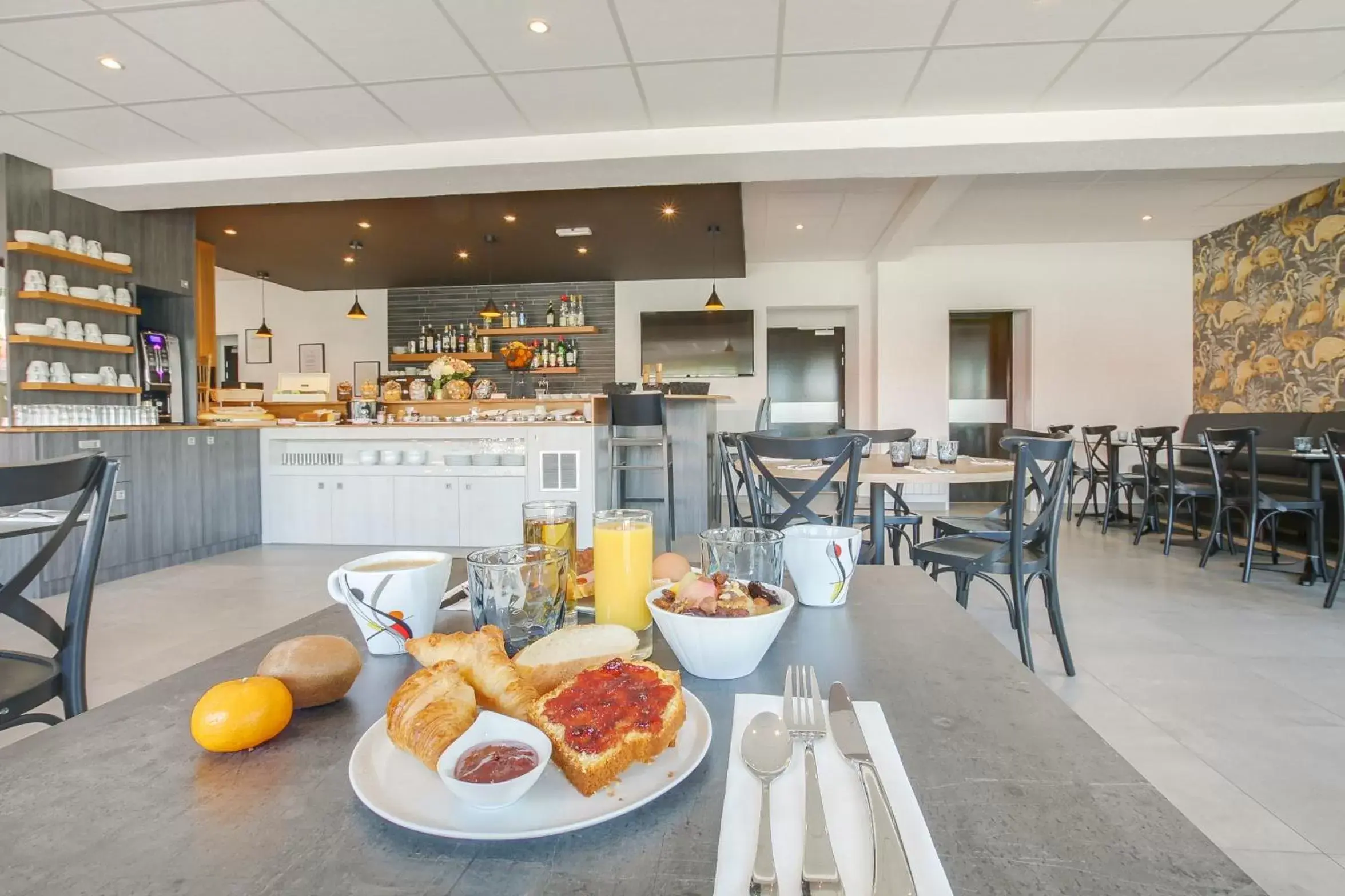 Continental breakfast, Restaurant/Places to Eat in Brit Hotel Reims La Neuvillette