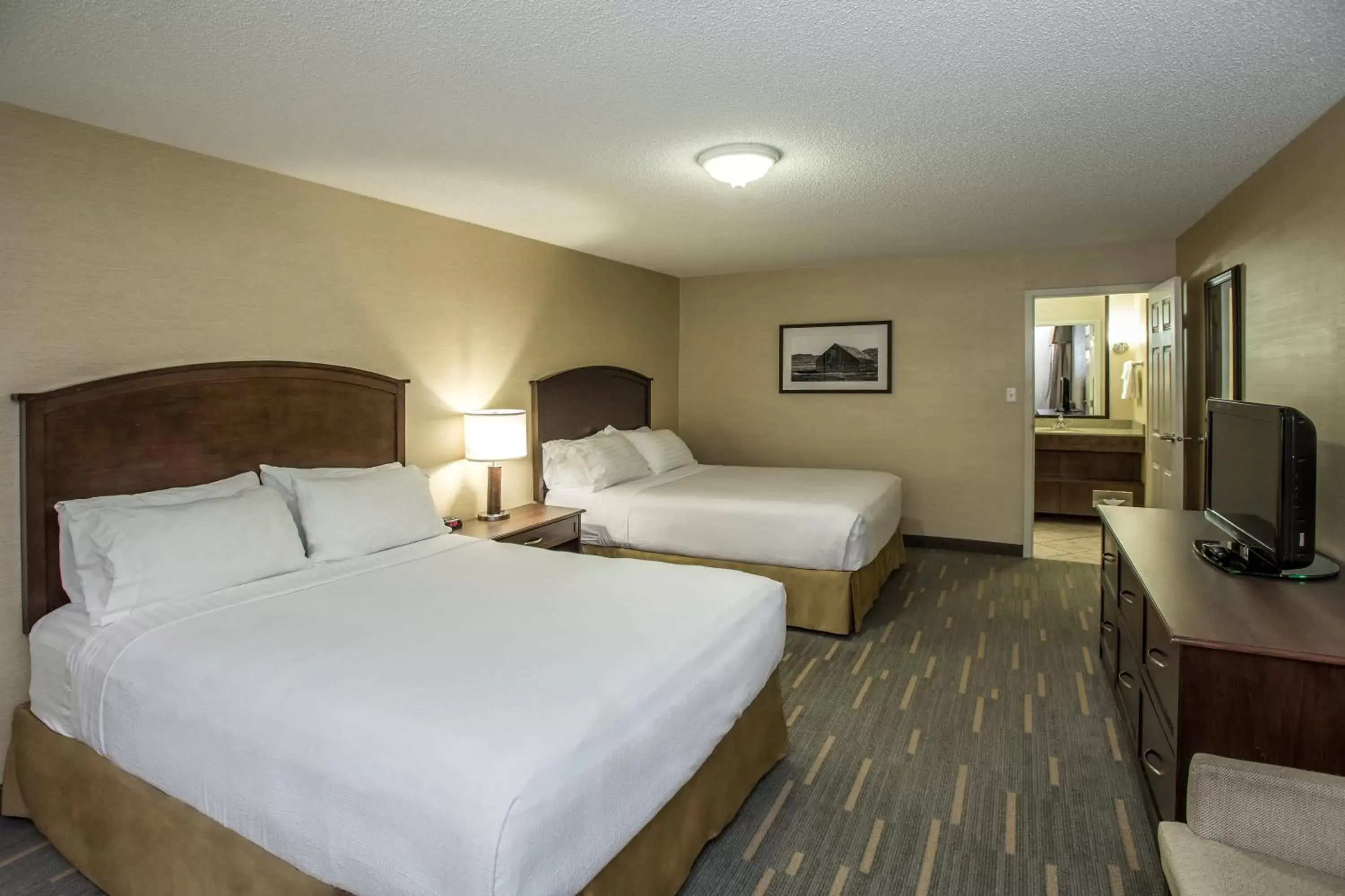 Photo of the whole room, Bed in Holiday Inn Lethbridge, an IHG Hotel