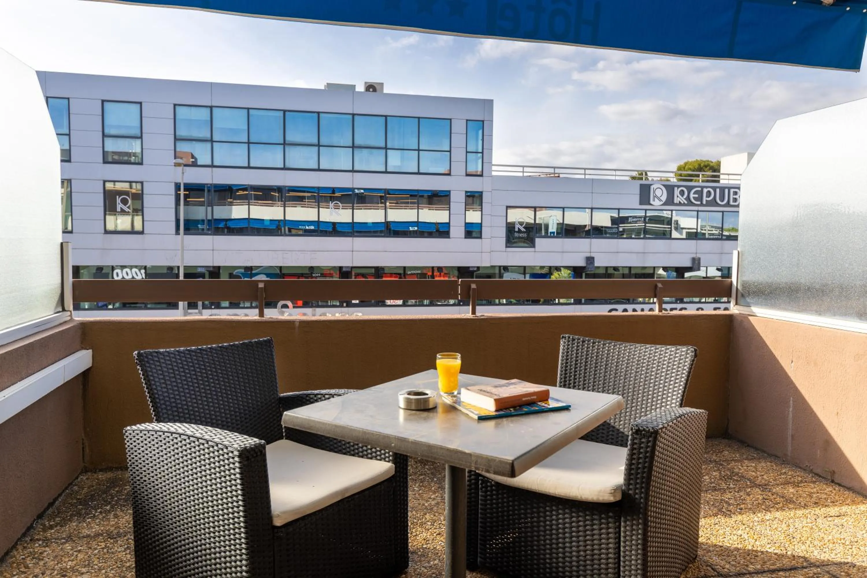 Balcony/Terrace in The Originals City, Hôtel Galaxie, Nice Aéroport
