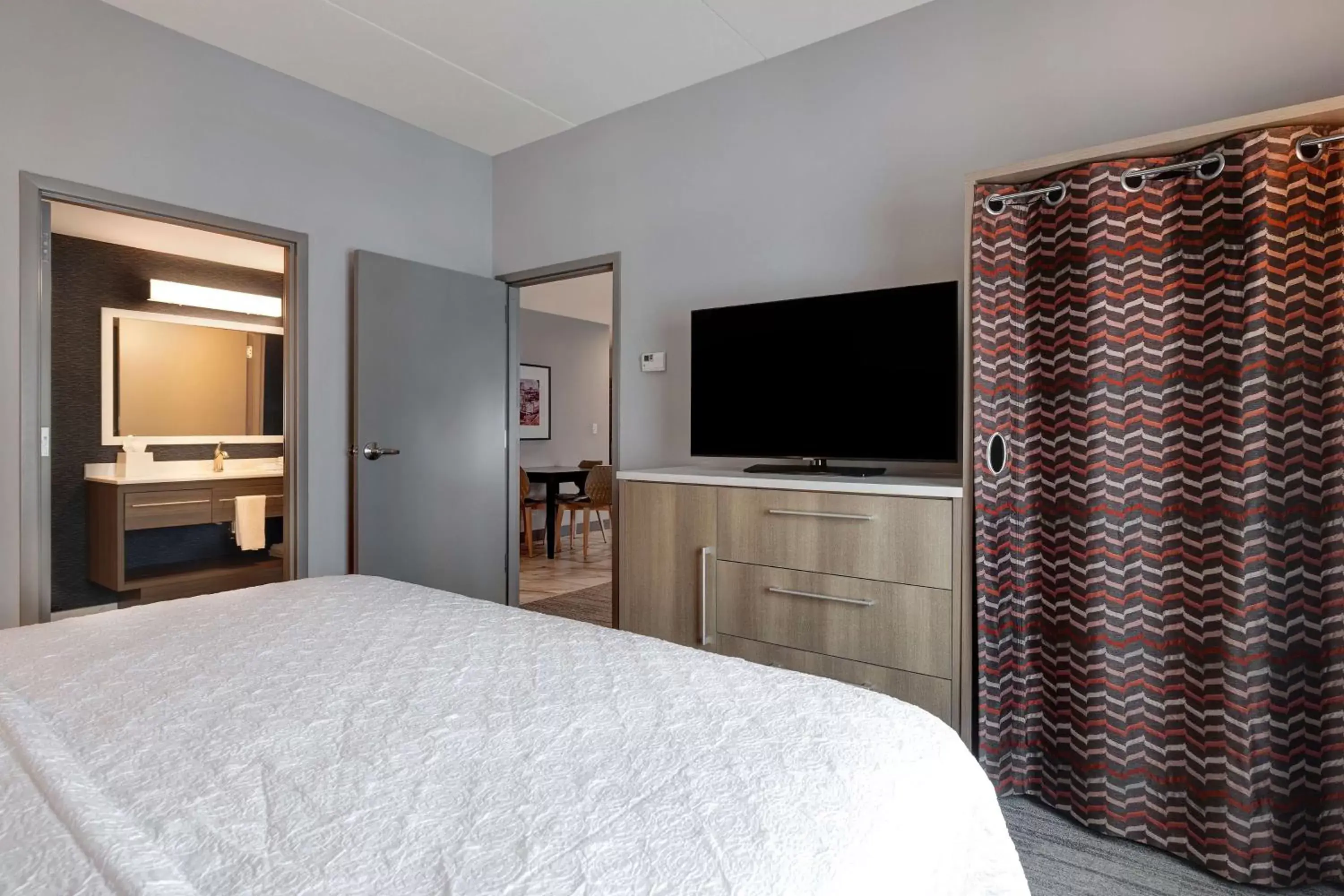 Bed in Home2 Suites By Hilton Nashville Downtown-Metrocenter