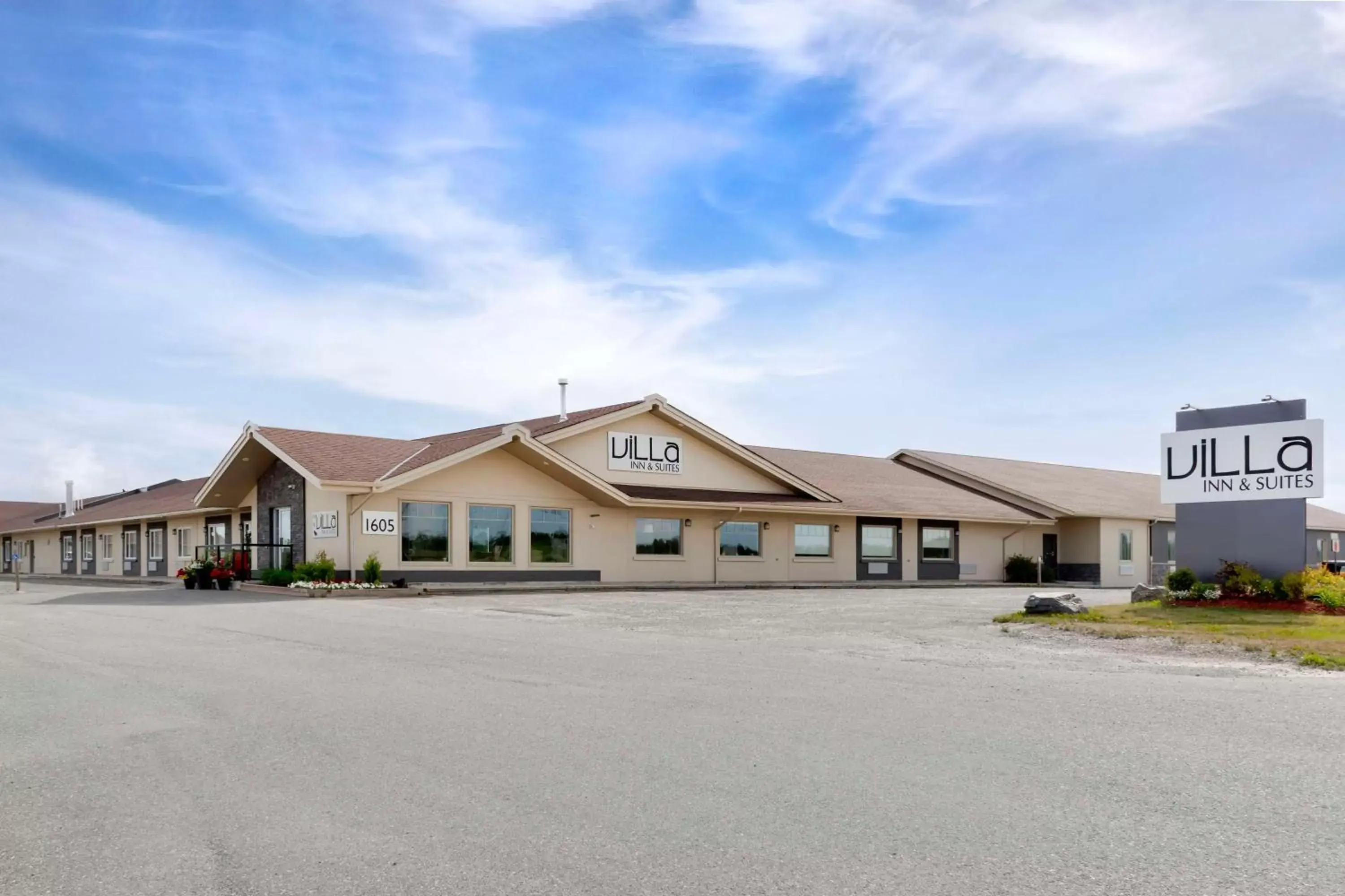 Property building in Villa Inn & Suites - SureStay Collection by Best Western Property building in Villa Inn & Suites - SureStay Collection by Best Western