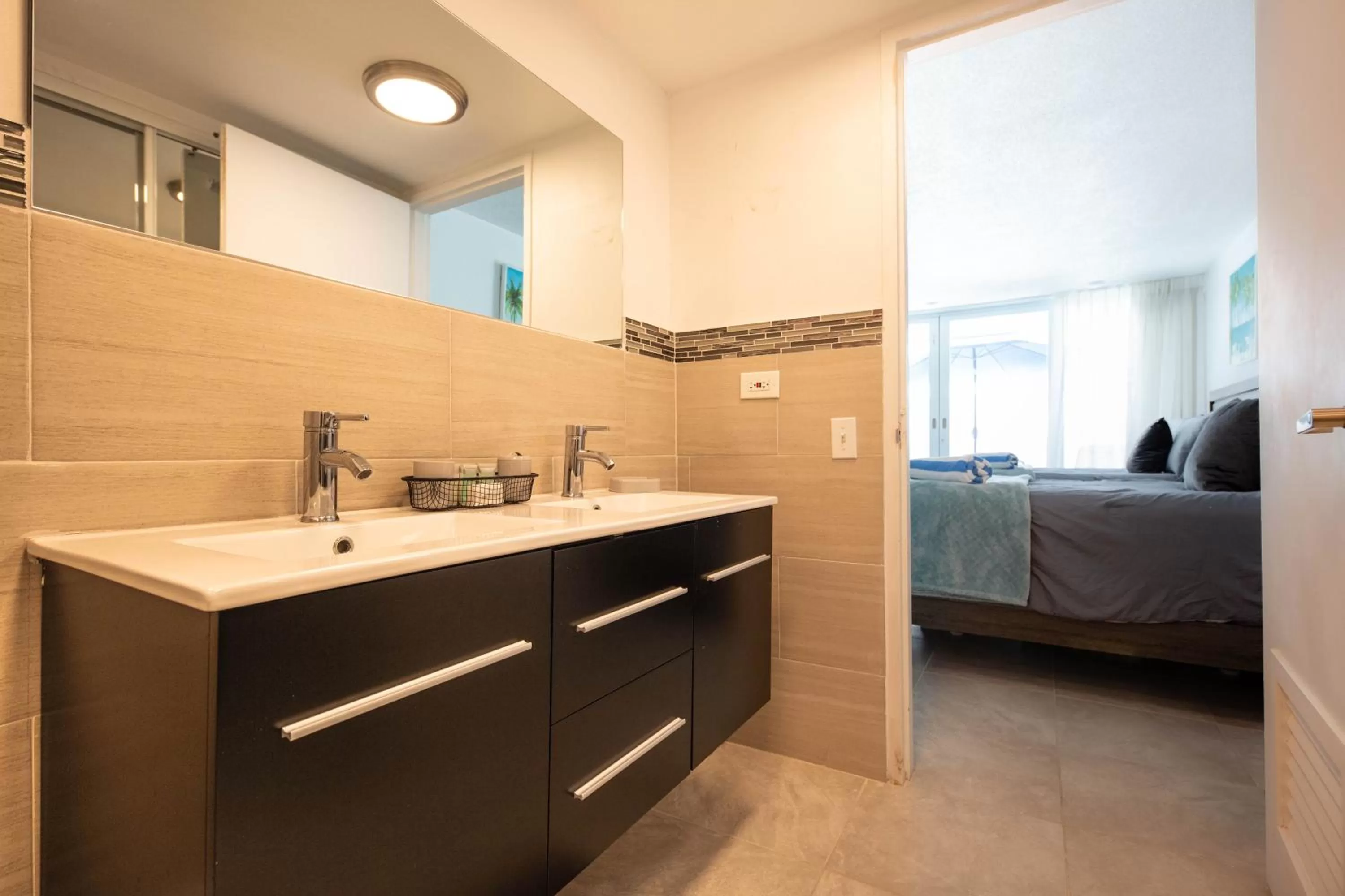 Bathroom, Bed in ESJ Towers by Chana