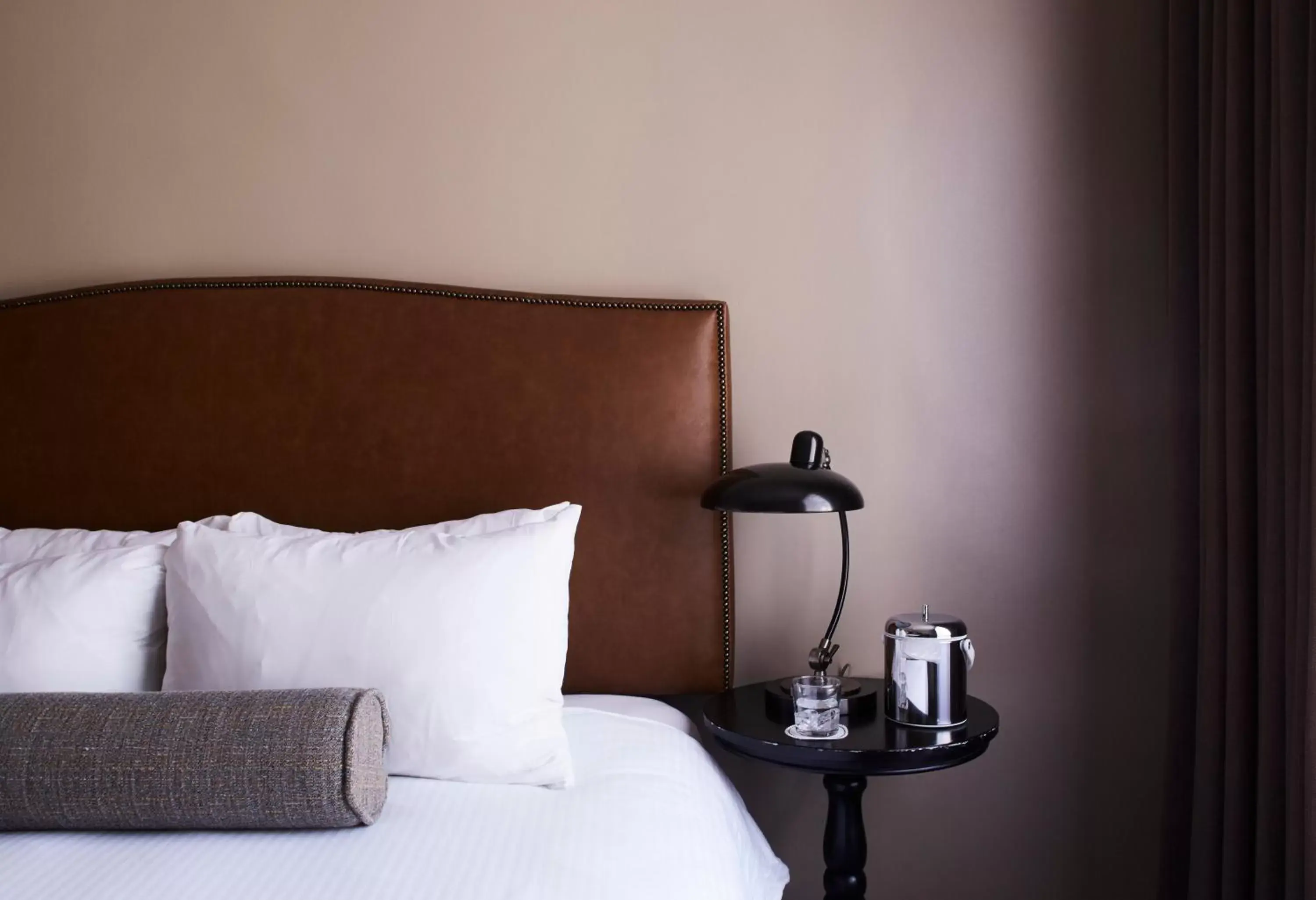 Bed in Hotel Normandie - Los Angeles