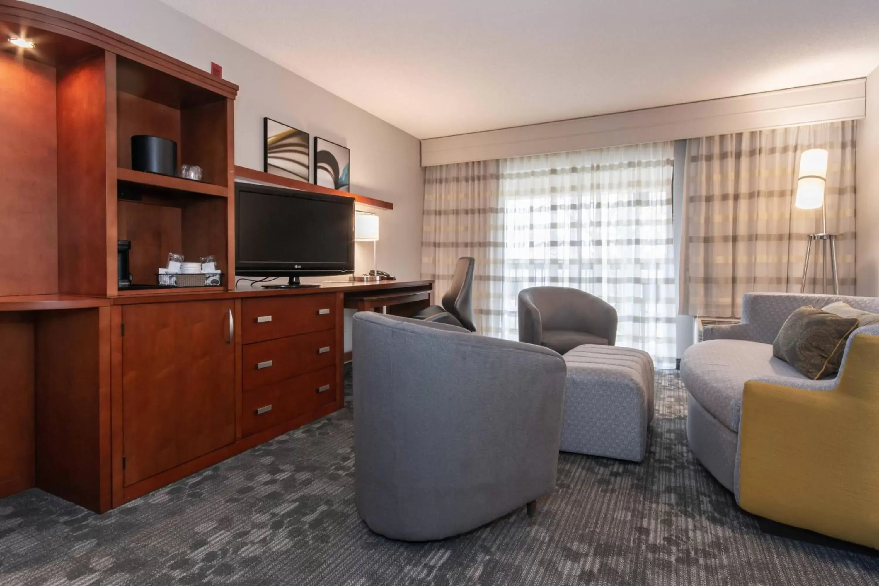 Living room, Seating Area in Courtyard by Marriott Charlotte Lake Norman